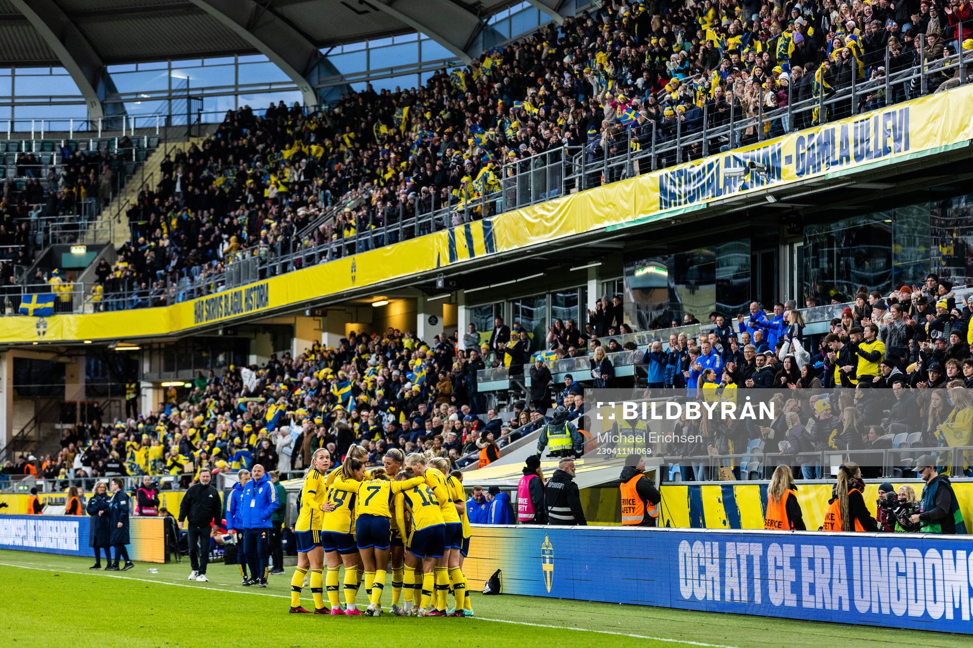 Olivia Schough of Sweden celebrates with teammates