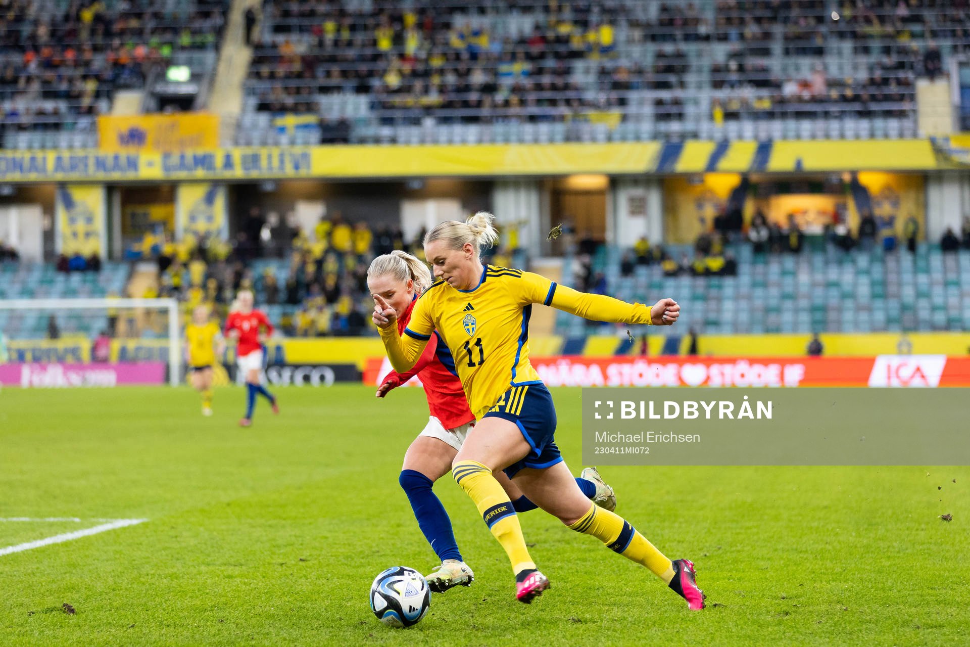 Thea Bjelde of Norway and Stina Blackstenius of Sweden