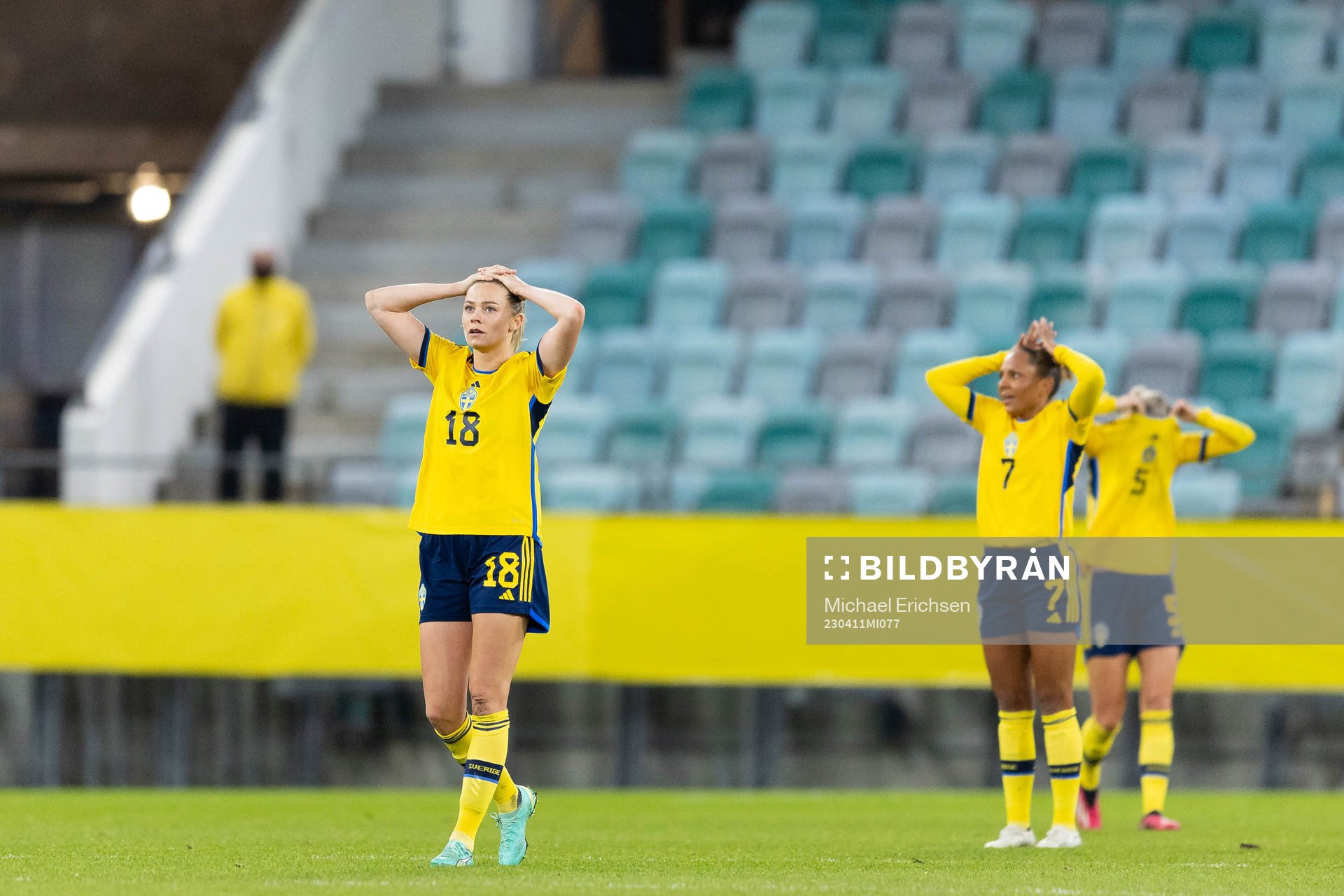 Fridolina Rolfö and Madelen Janogy look dejected