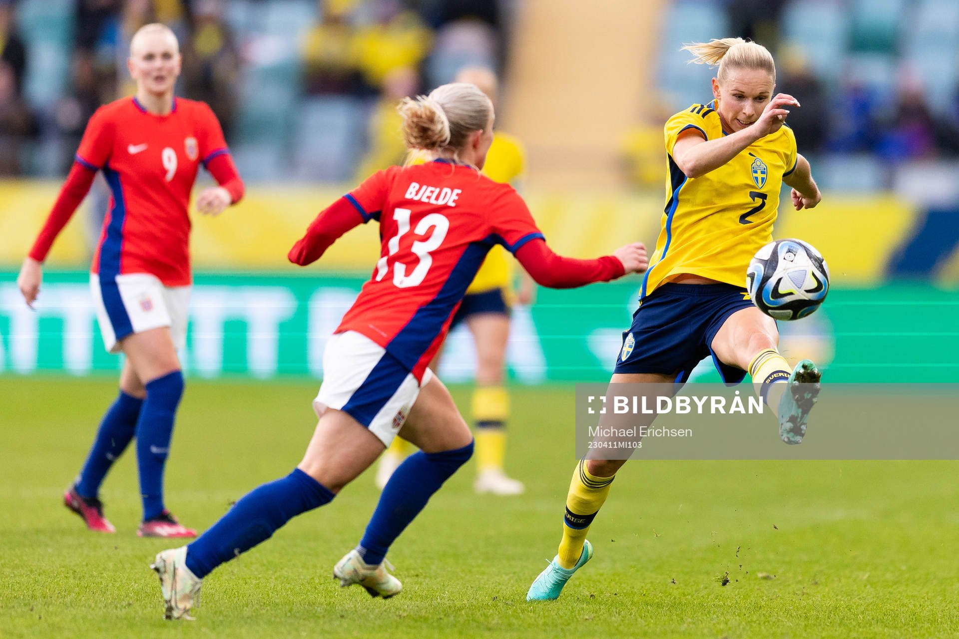 Thea Bjelde of Norway and Jonna Andersson of Sweden