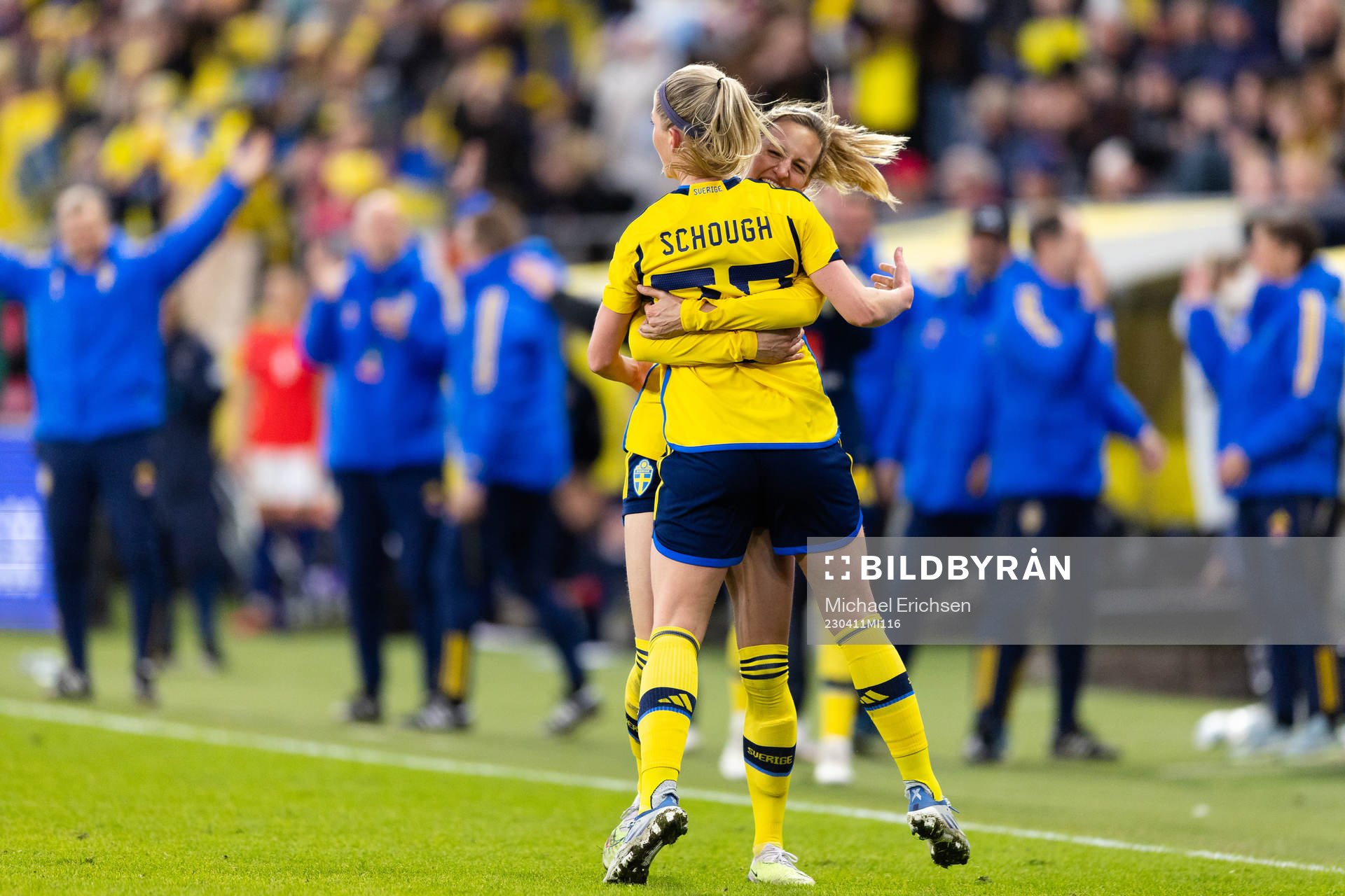 Olivia Schough of Sweden celebrates scoring 3-2 with team
