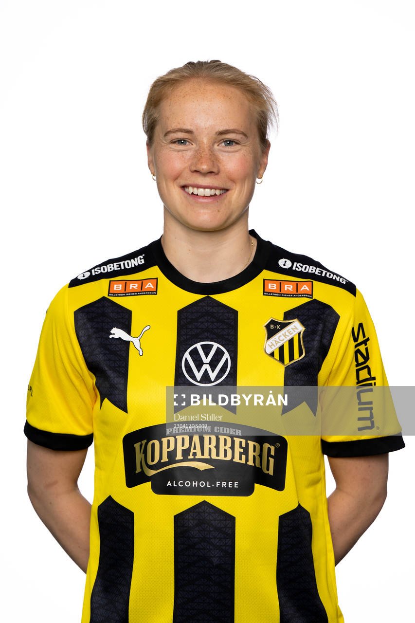 Häckens Julie Blakstad poserar