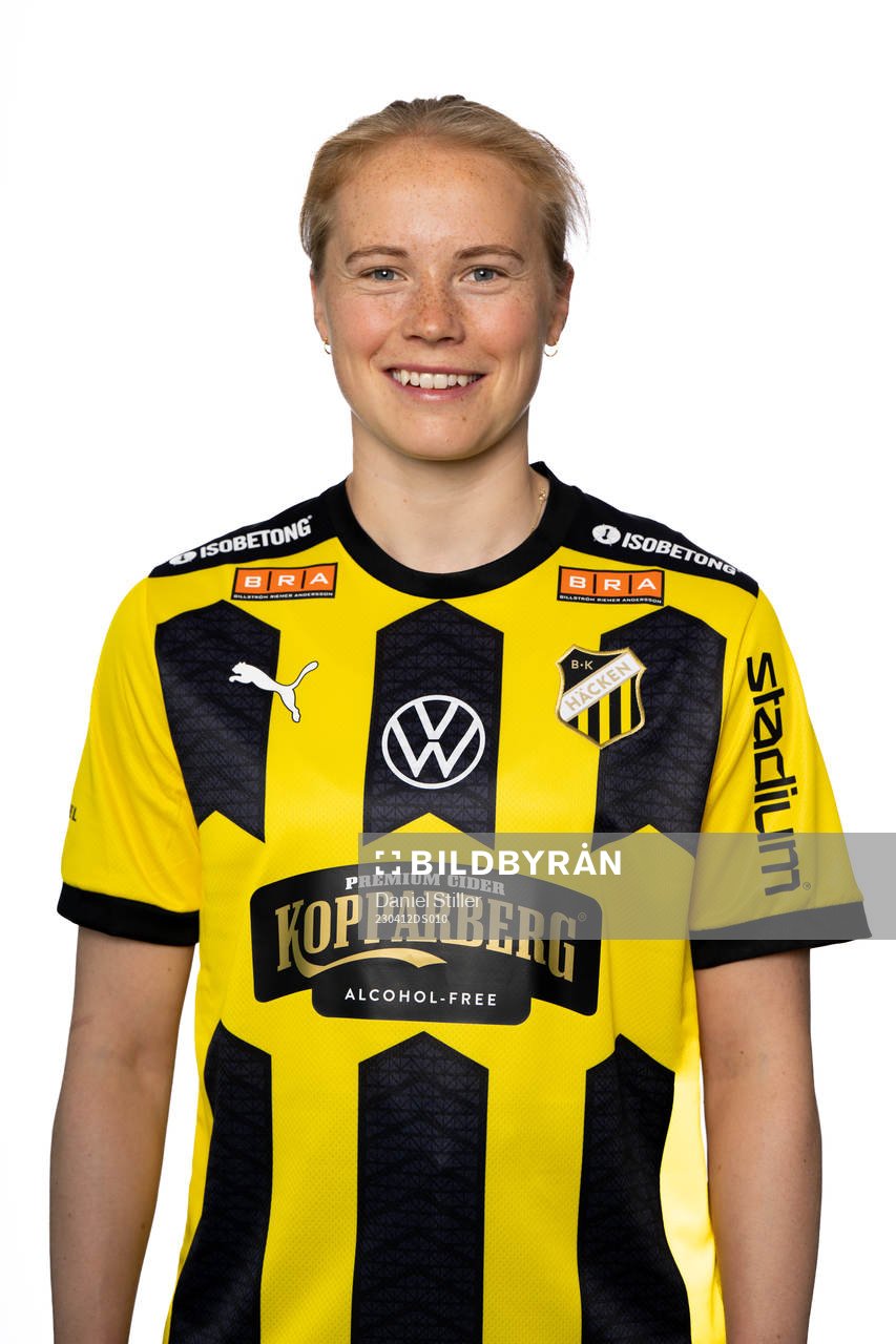 Häckens Julie Blakstad poserar