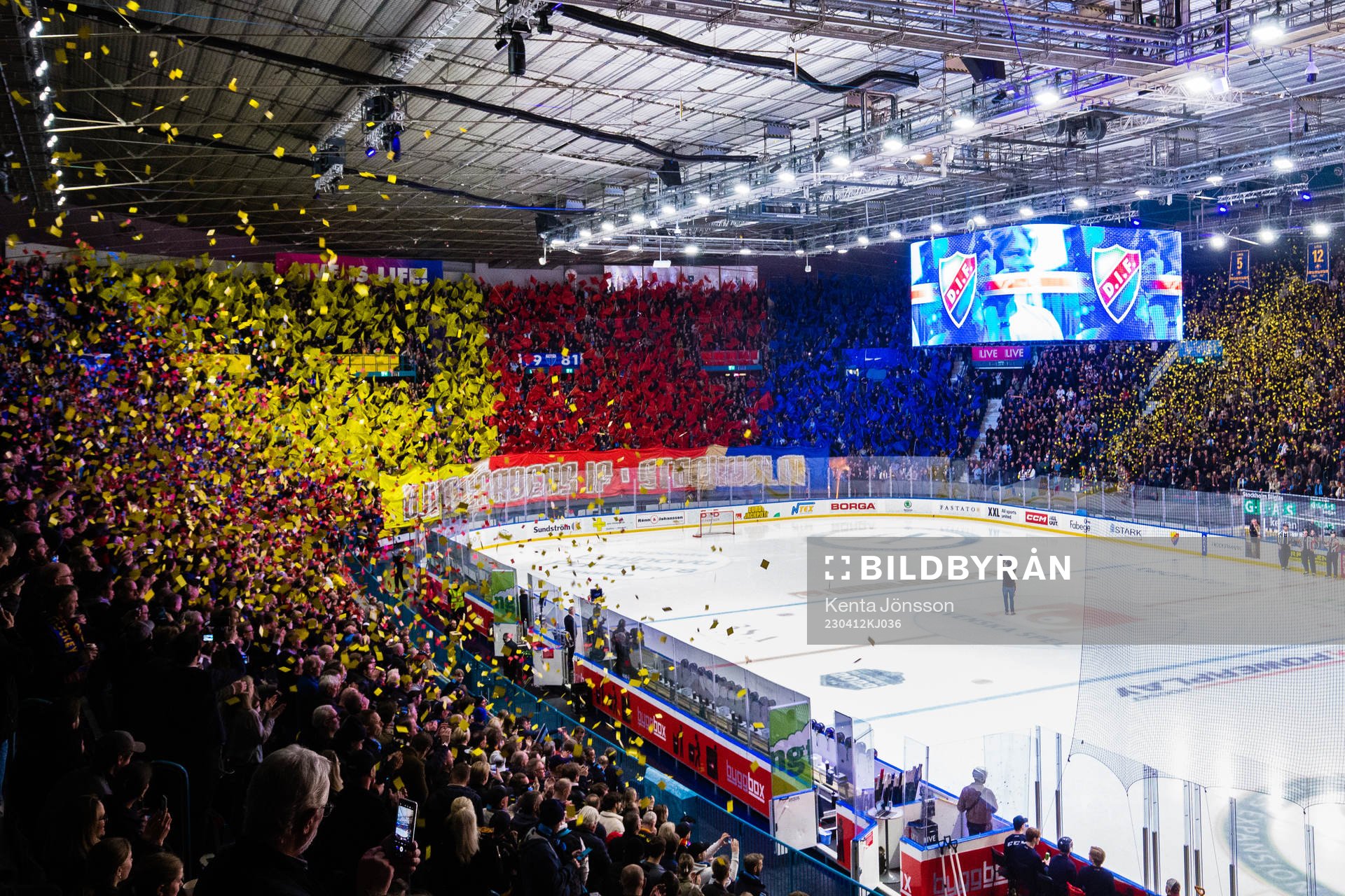 Djurgårdens supportrar med ett tifo