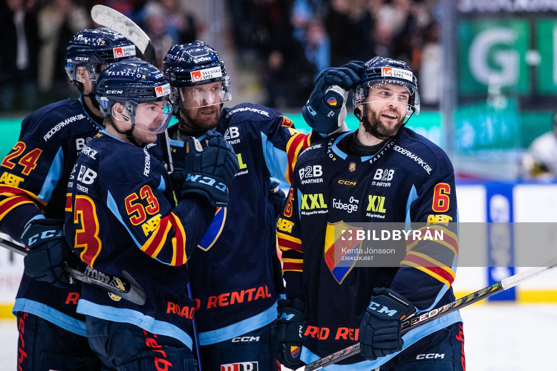 Djurgårdens Stefan Elliott jublar med lagkamrater