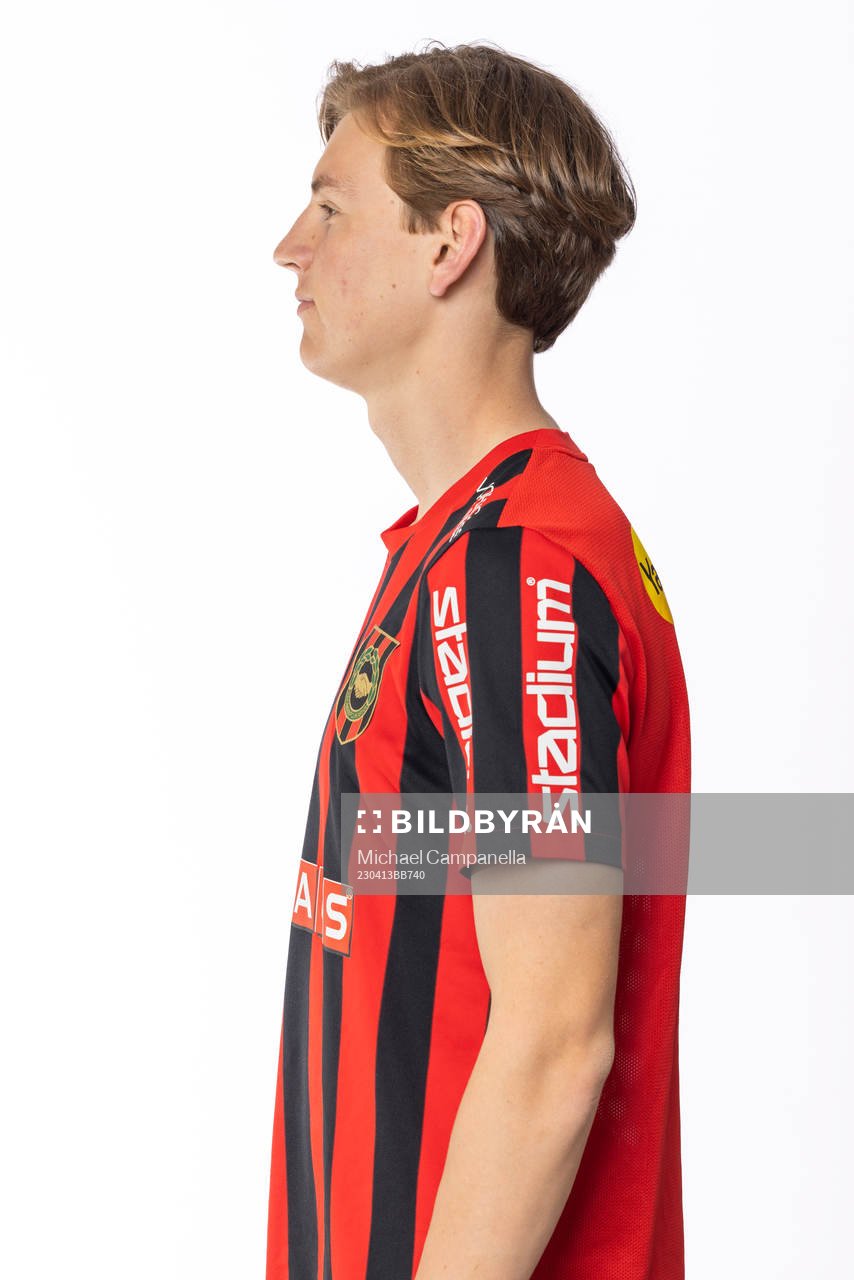 Brommapojkarnas Fredrik Nissen poserar för ett porträtt under en fotografering den 13 april 2023 i Stockholm. 