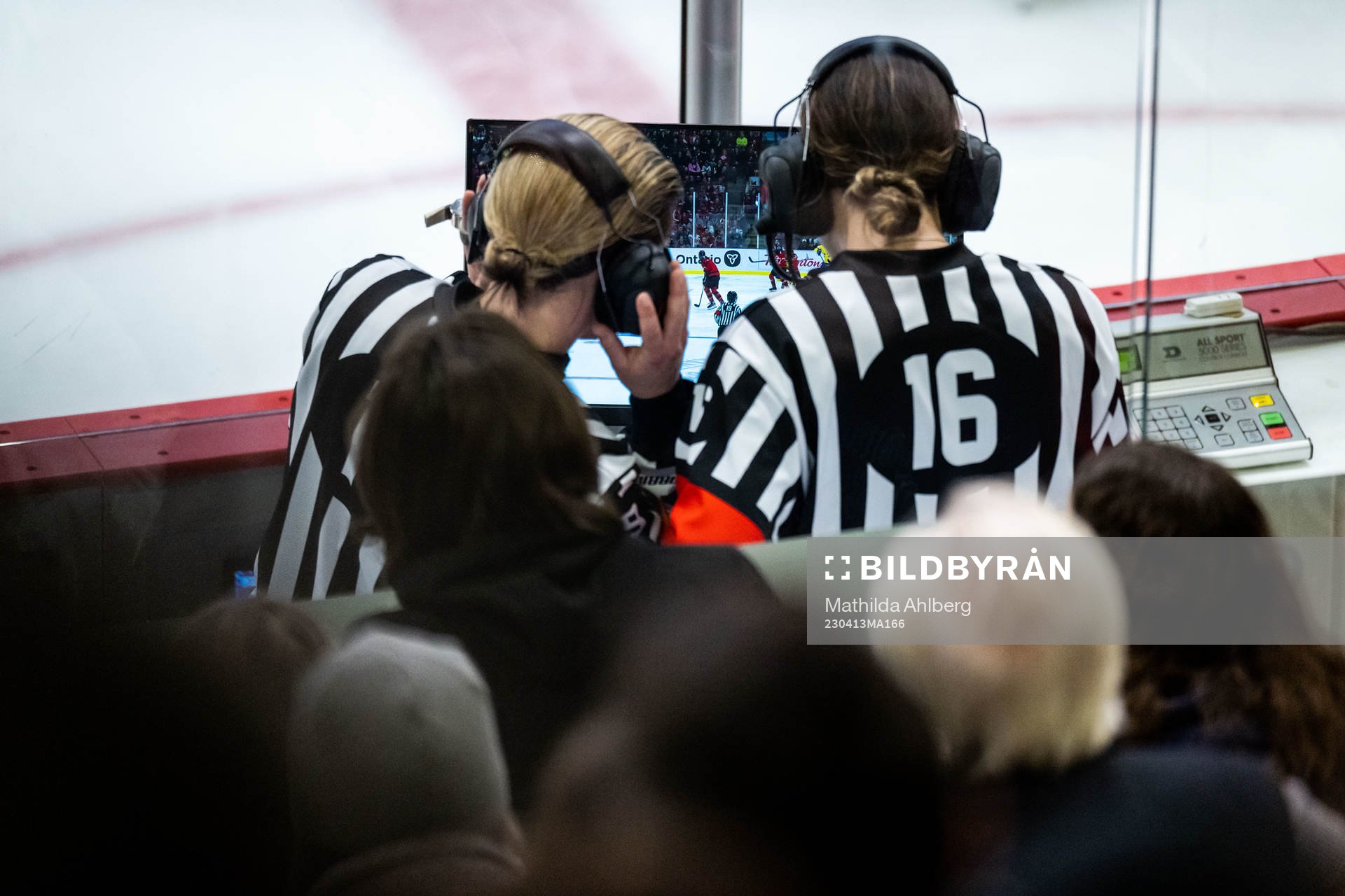 The referees are checking the 2-2 goal scored by Hilda