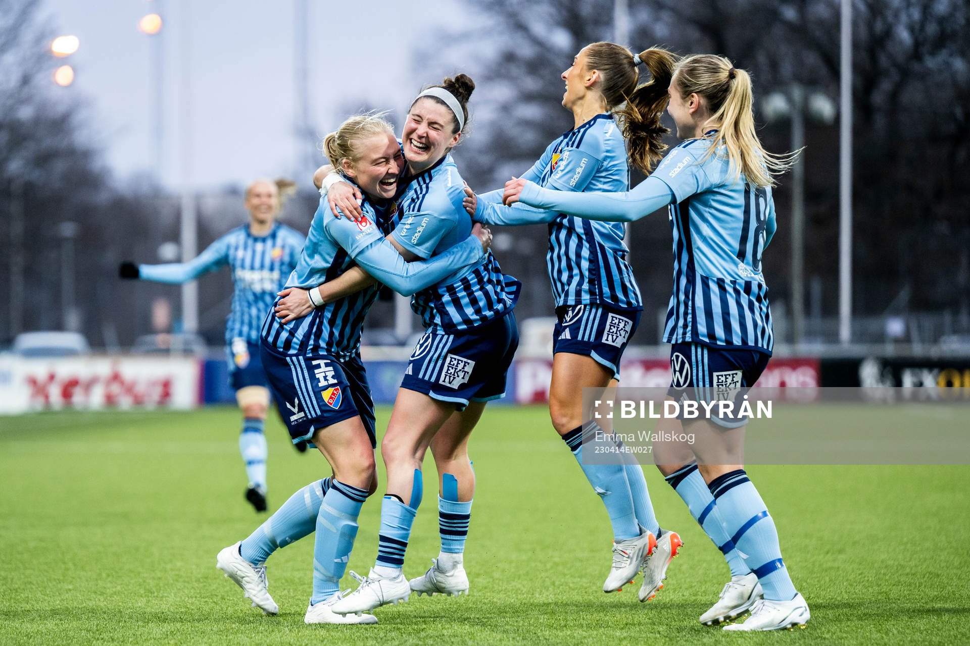 Djurgårdens Hayley Dowd jublar med lagkamrater