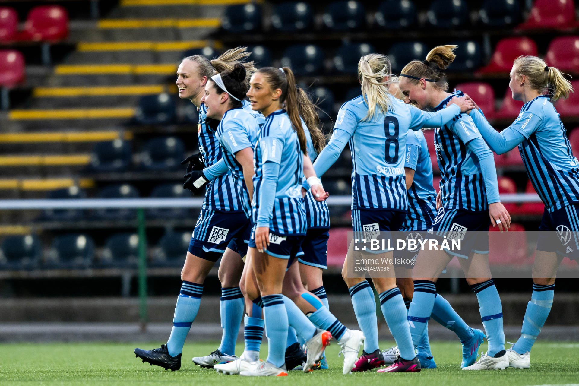Djurgårdens Matilda Plan jublar med lagkamrater