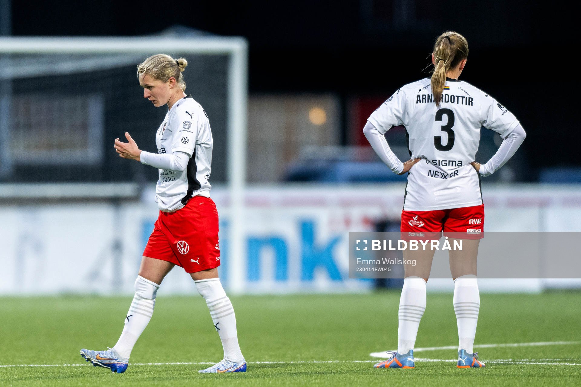 FC Rosengårds Emilia Larsson och Gudrun Arnardottir deppar