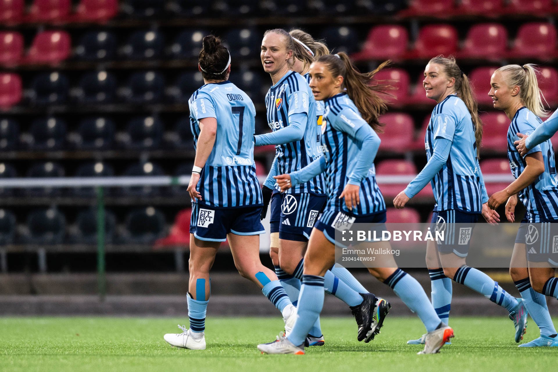 Djurgårdens Matilda Plan jublar med lagkamrater
