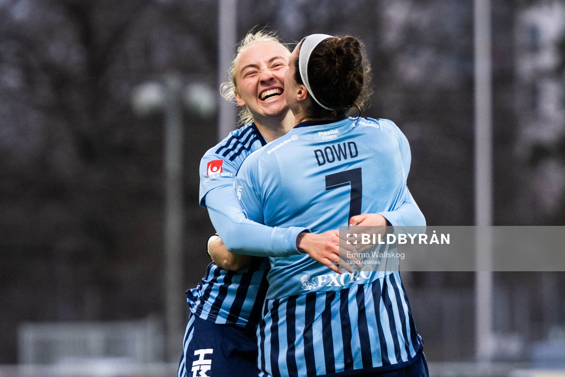 Djurgårdens Hayley Dowd jublar med Stinalisa Johansson