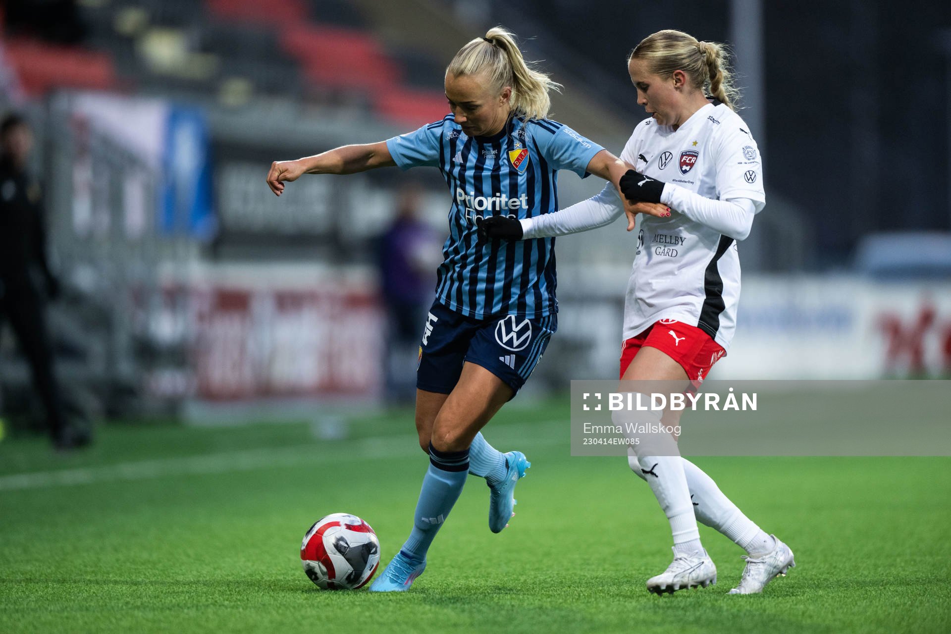 Djurgårdens Tove Almqvist och FC Rosengårds Ria Noora