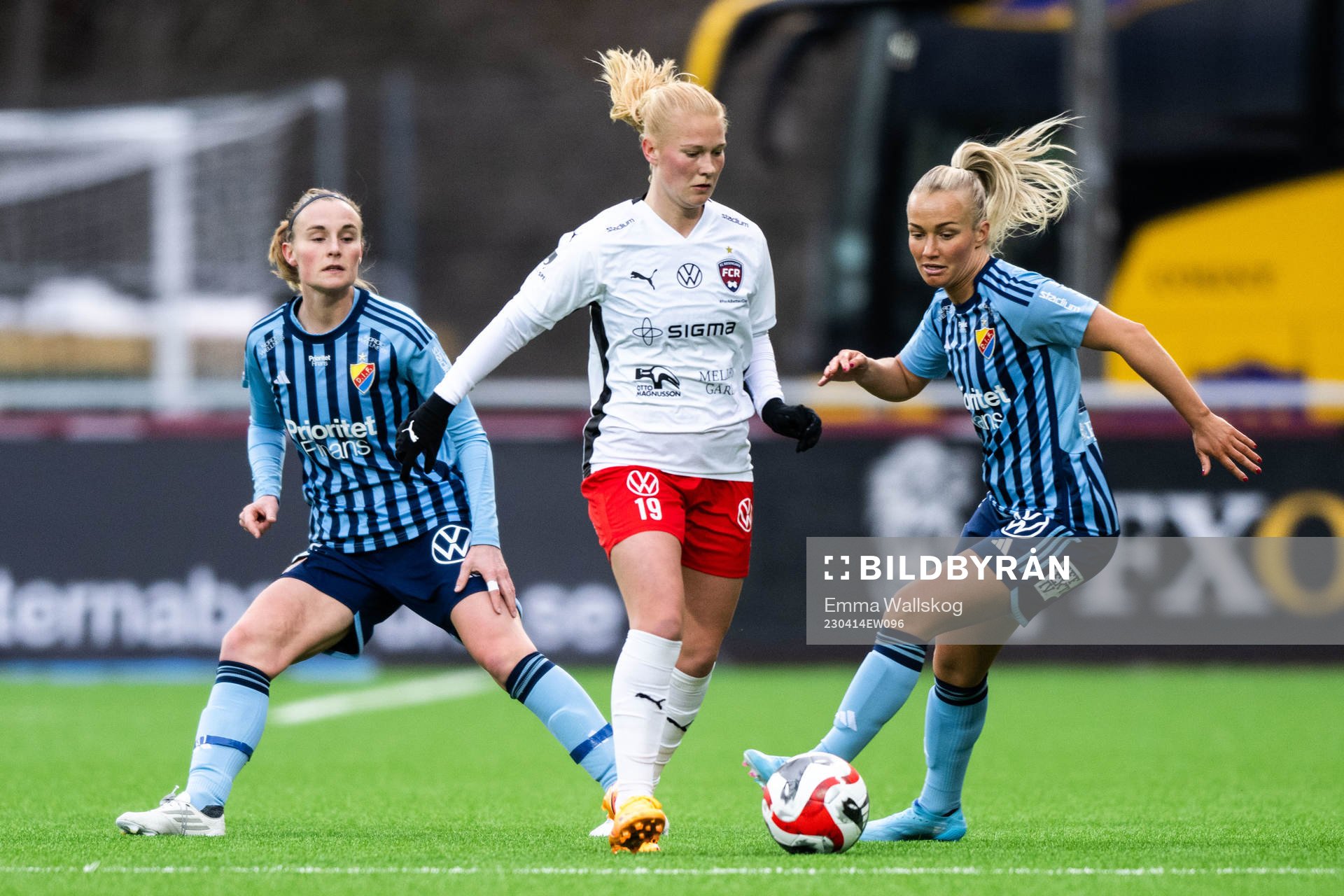 Djurgårdens Kamilla Lilhammer Karlsen och Tove Almqvist