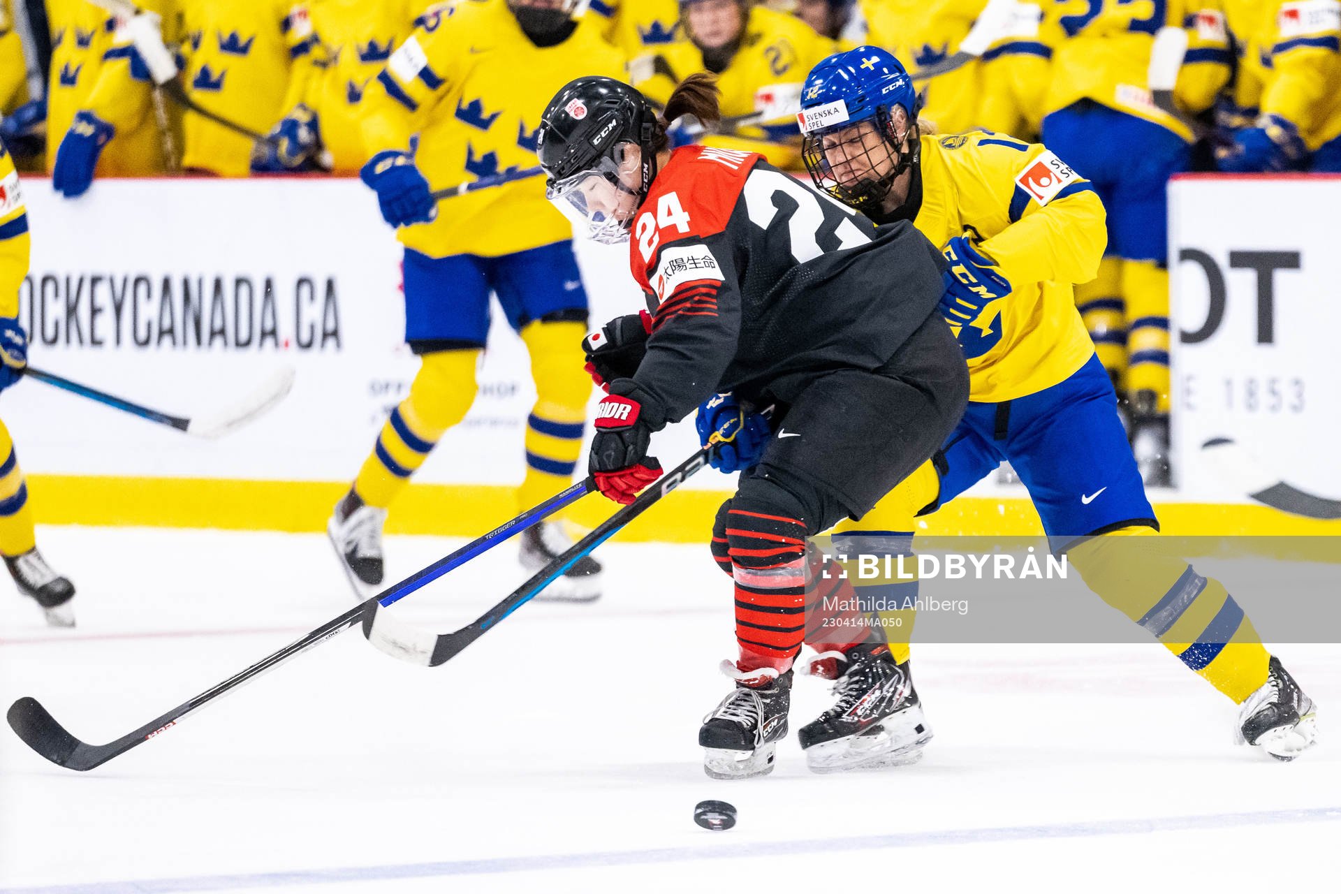 Mei Miura of Japan and Maja Nylén-Persson of Sweden