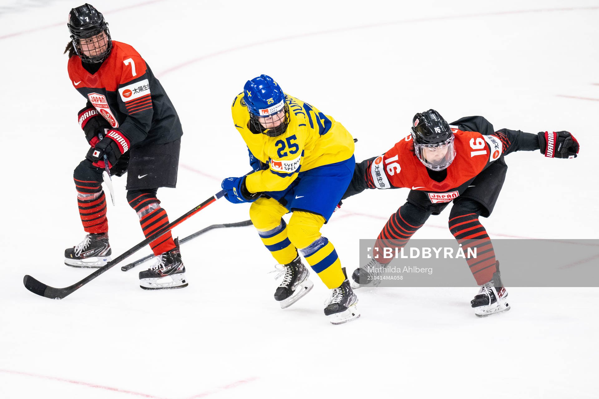 Lina Ljungblom of Sweden and Kanami Seki and Yoshino