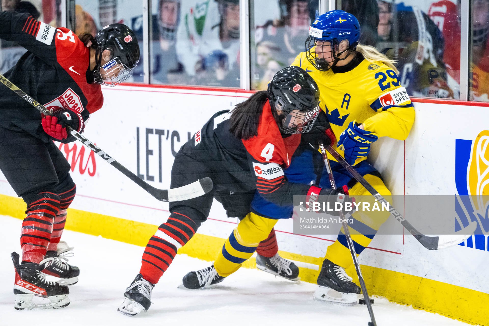 Ayaka Hitosato of Japan and Olivia Carlsson of Sweden