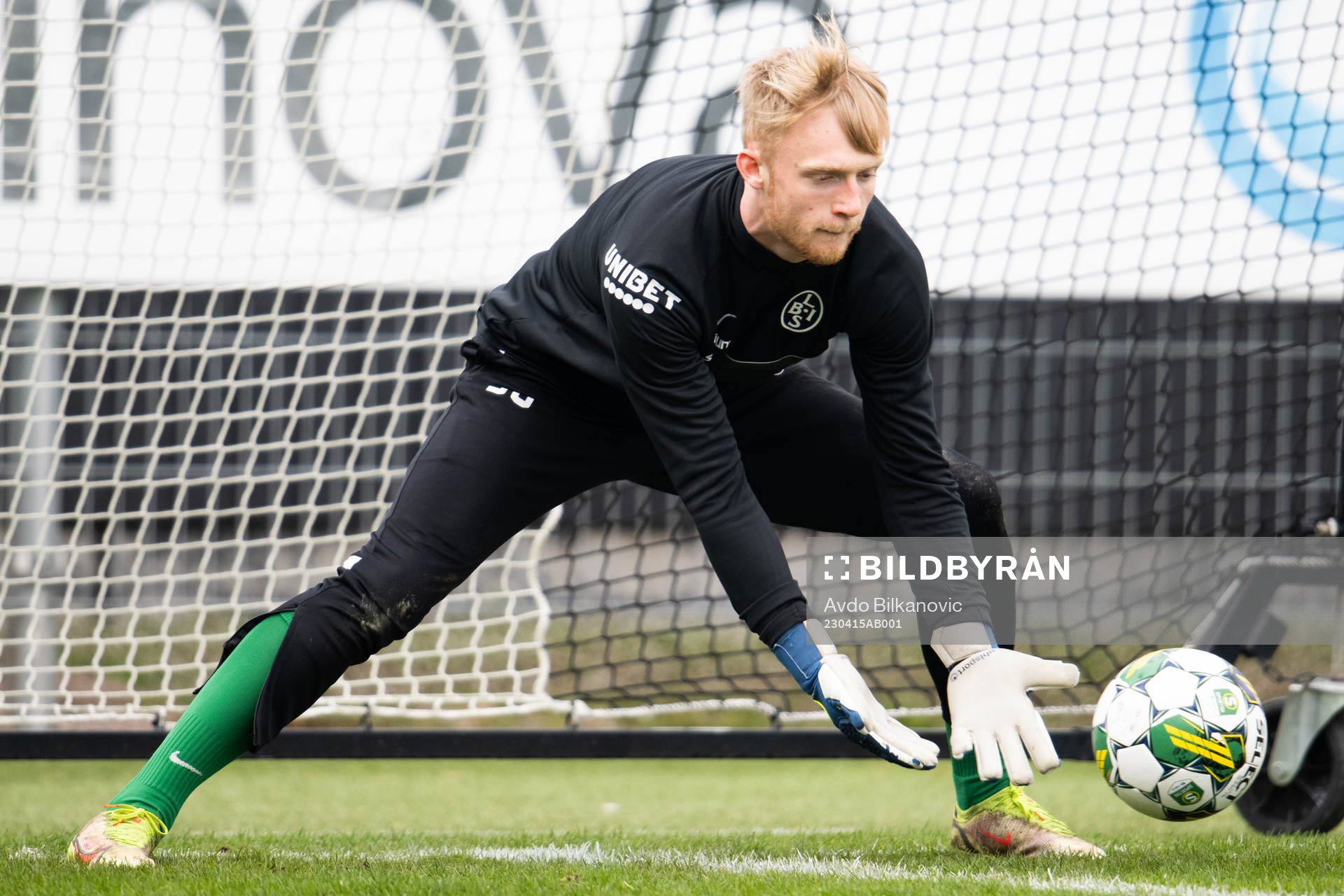 Landskronas målvakt Hampus Pauli under fotbollsmatchen i Superettan mellan Landskrona och Skövde AIK den 15 april 2023 i Landskrona. 