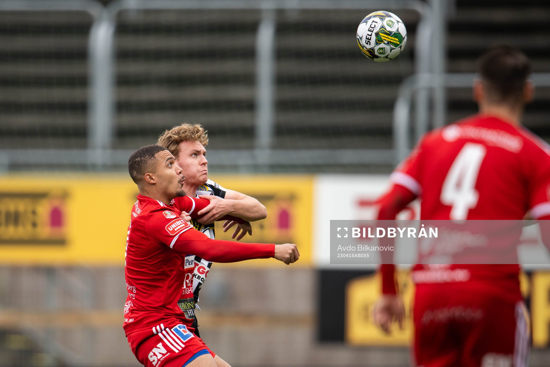 Landskronas Melker Jonsson mot Skövde AIKs Darrell Kamdem