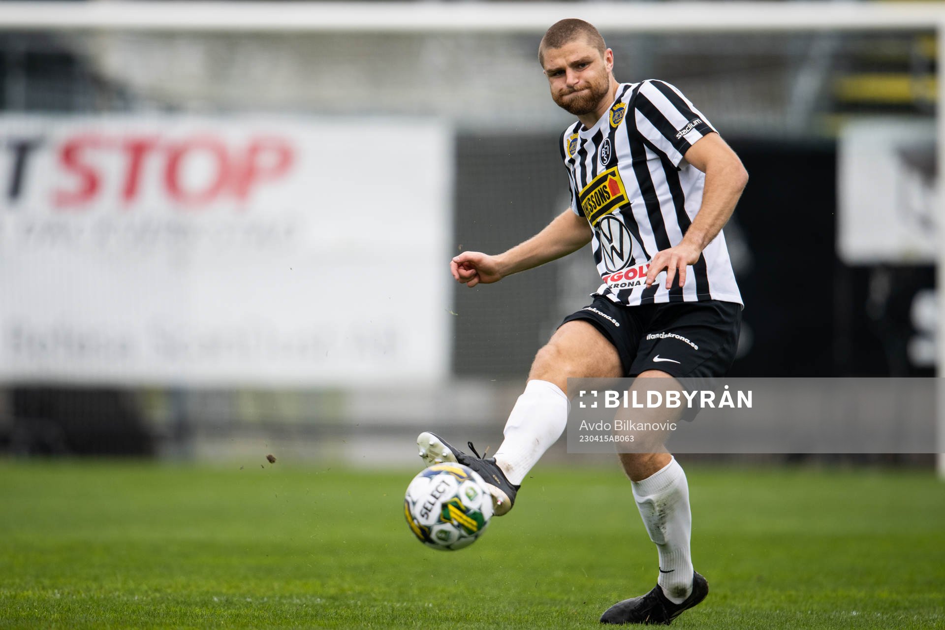 Landskronas Erik Hedenquist under fotbollsmatchen i Superettan mellan Landskrona och Skövde AIK den 15 april 2023 i Landskrona. 