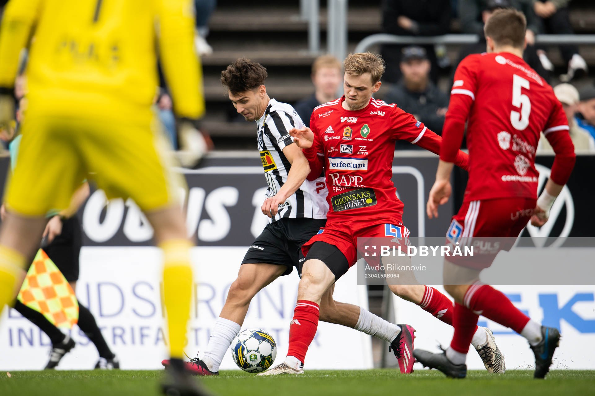Landskronas Camil Jebara och Skövde AIKs Lukas Rhöse