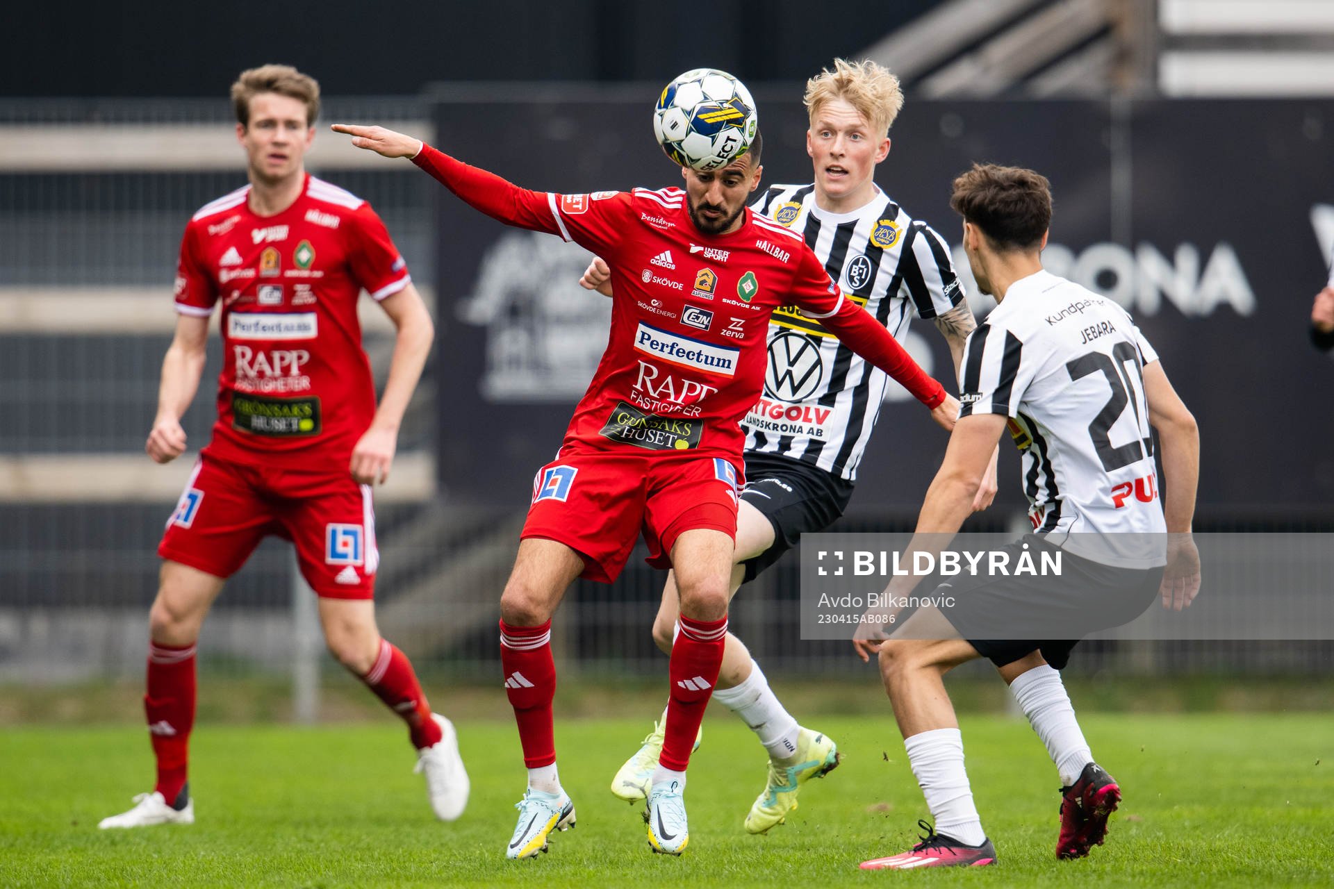 Landskronas Melker Widell och Skövde AIKs Elmar Abraham