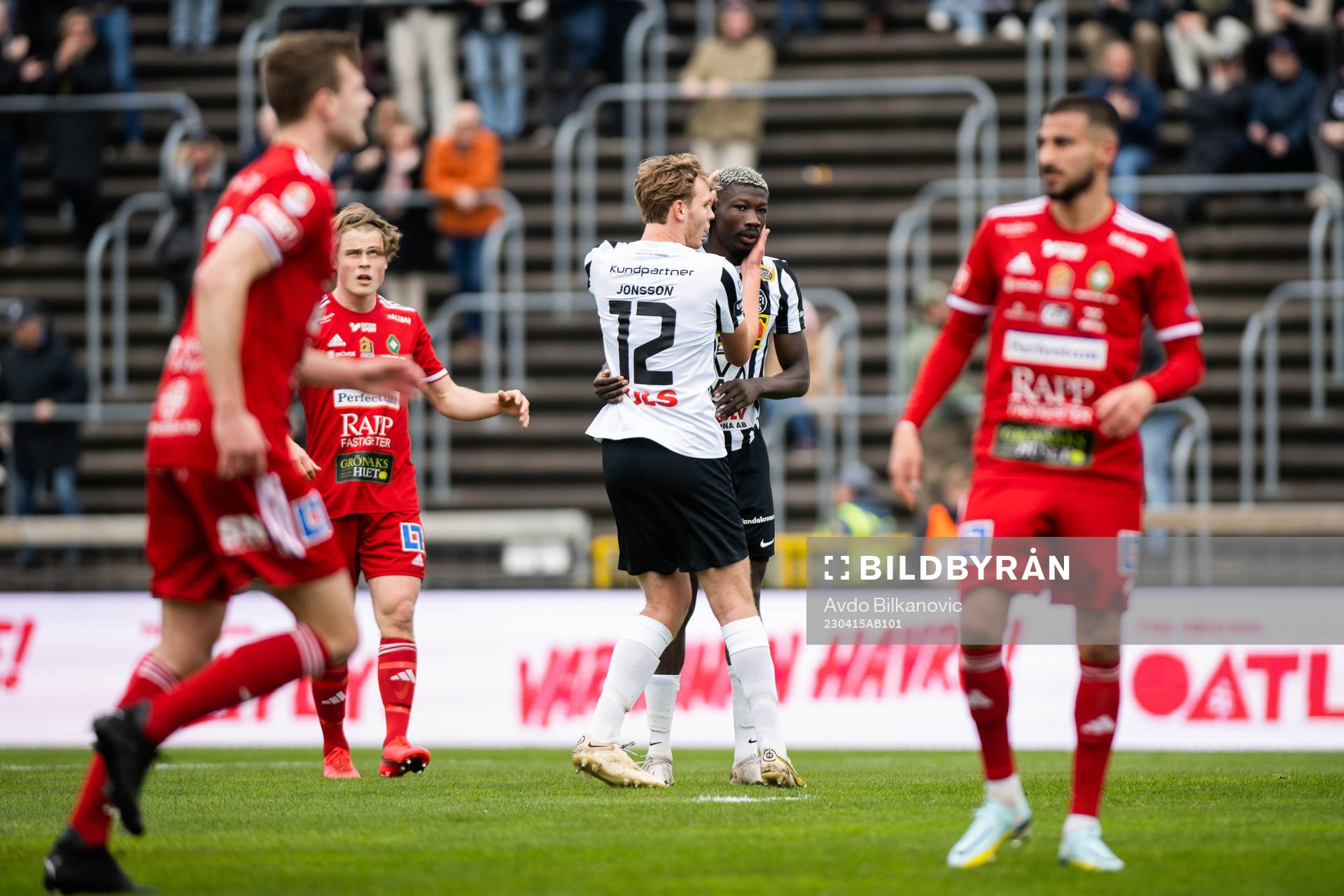 Landskronas Melker Jonsson och Ousmane Diawara