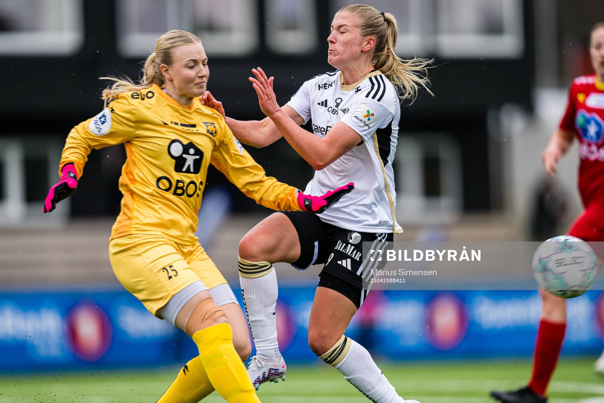 Hildegunn Sævik of Røa and Emilie Nautnes of Rosenborg