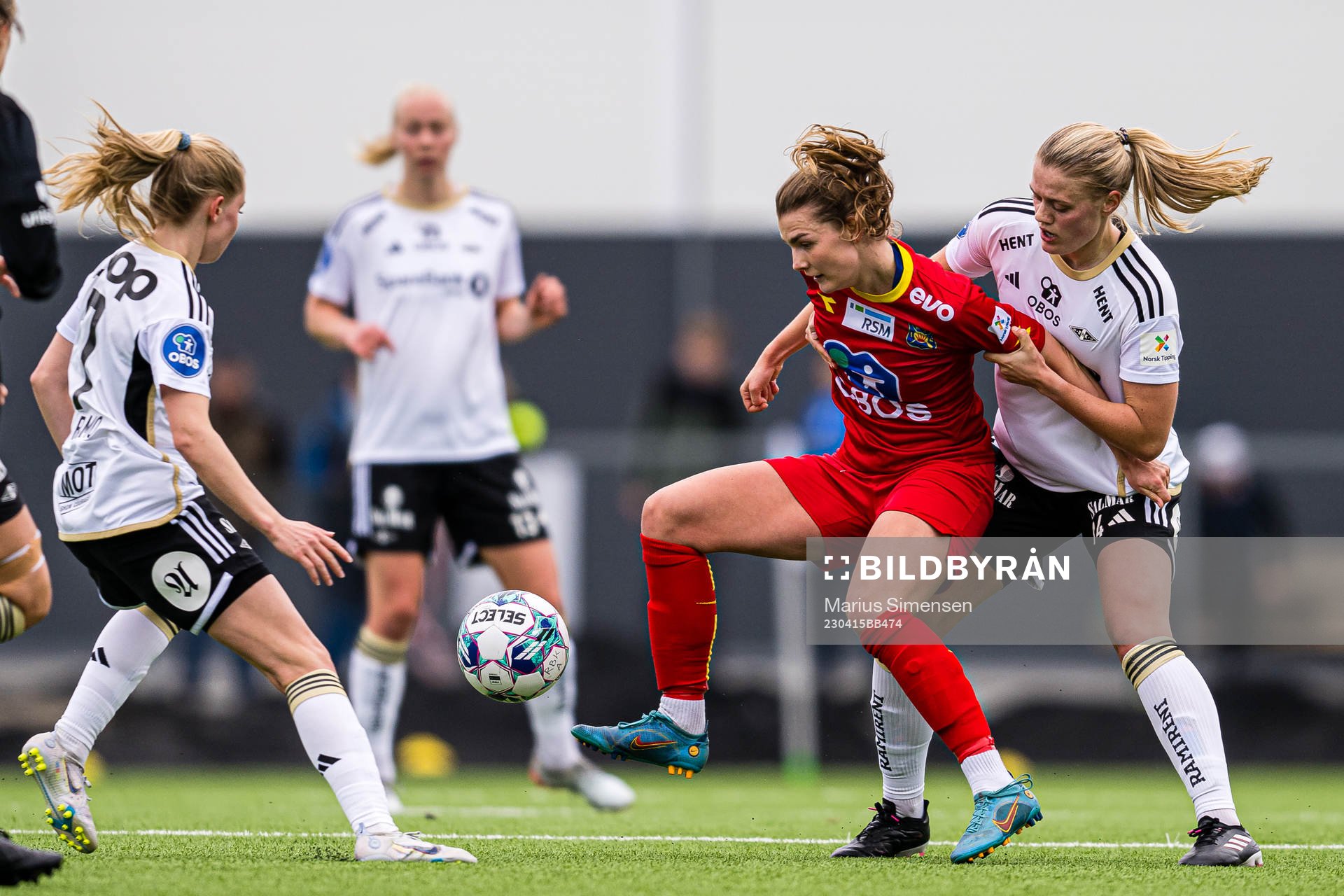 Julie Elise Hoff Klæboe of Røa and Mathilde Hauge
