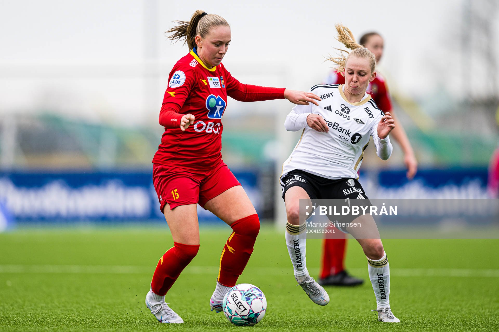 Mia Hambro Svendsen of Røa and Emilie Marie Joramo of