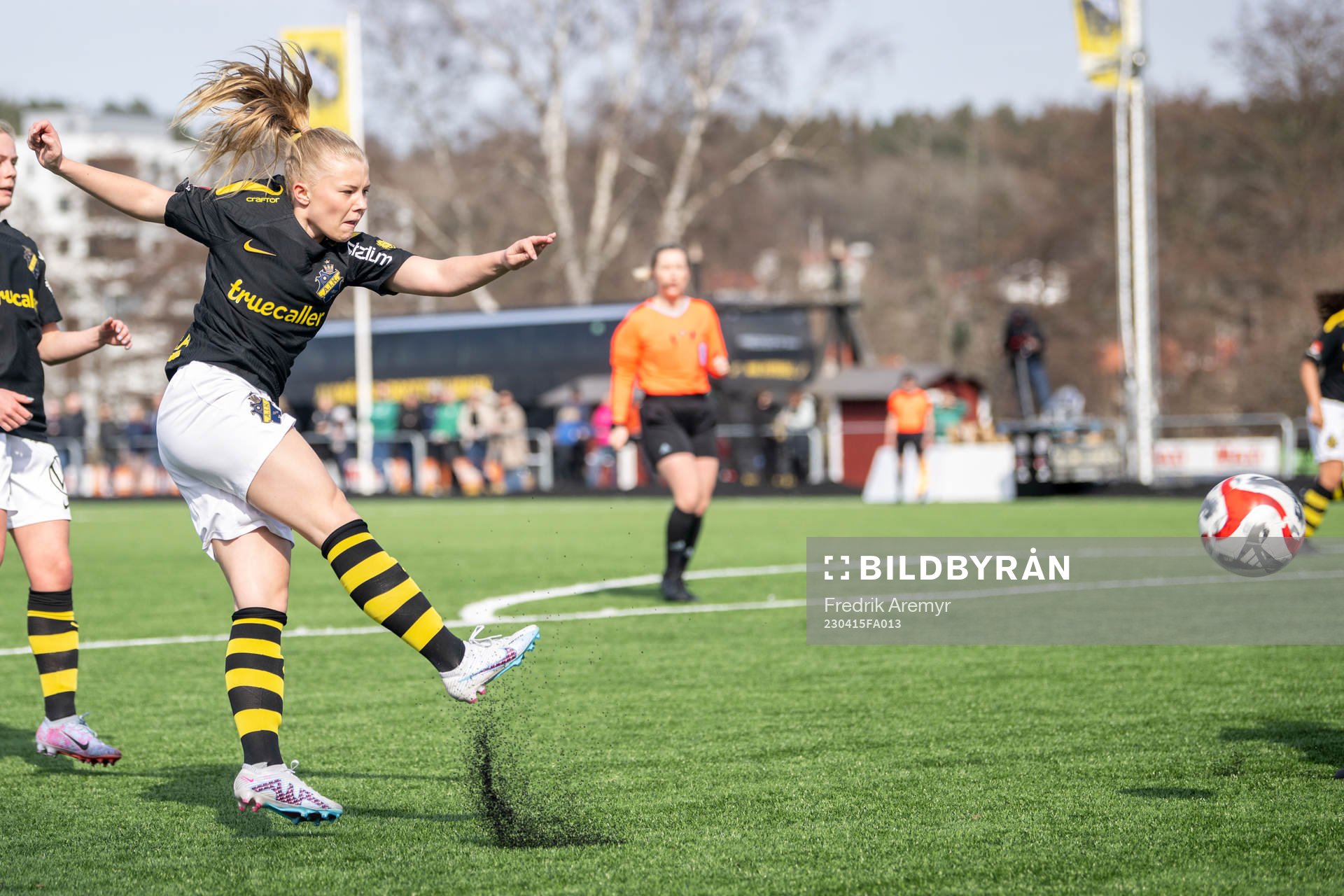 AIKs Matilda Nildén under fotbollsmatchen i Elitettan mellan Alingsås och AIK den 15 april 2023 i Alingsås. 