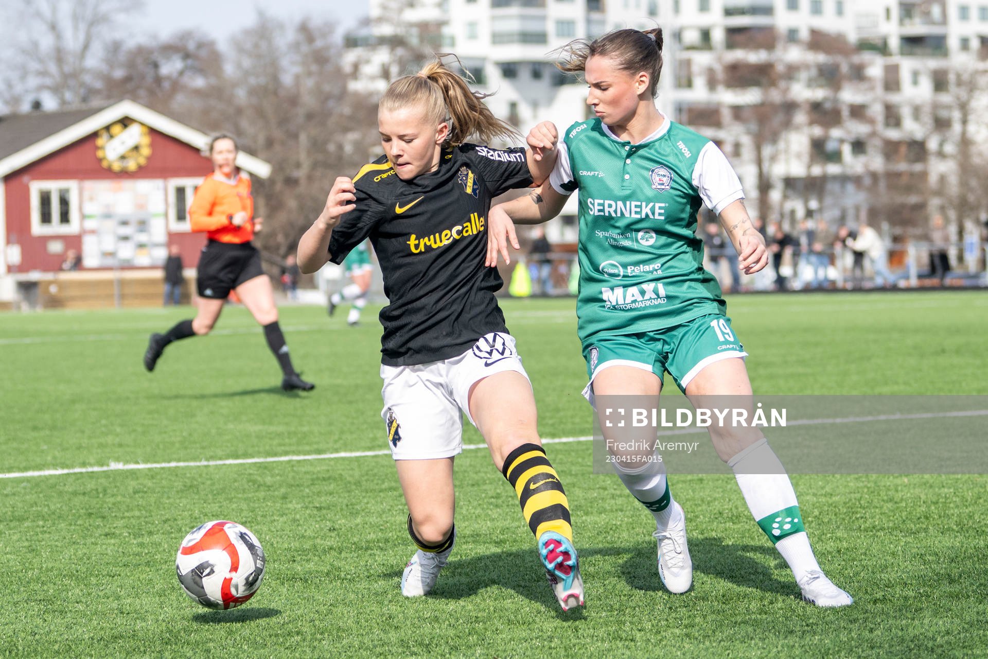 AIKs Matilda Nildén  och Alingsås Ebba Ranieli