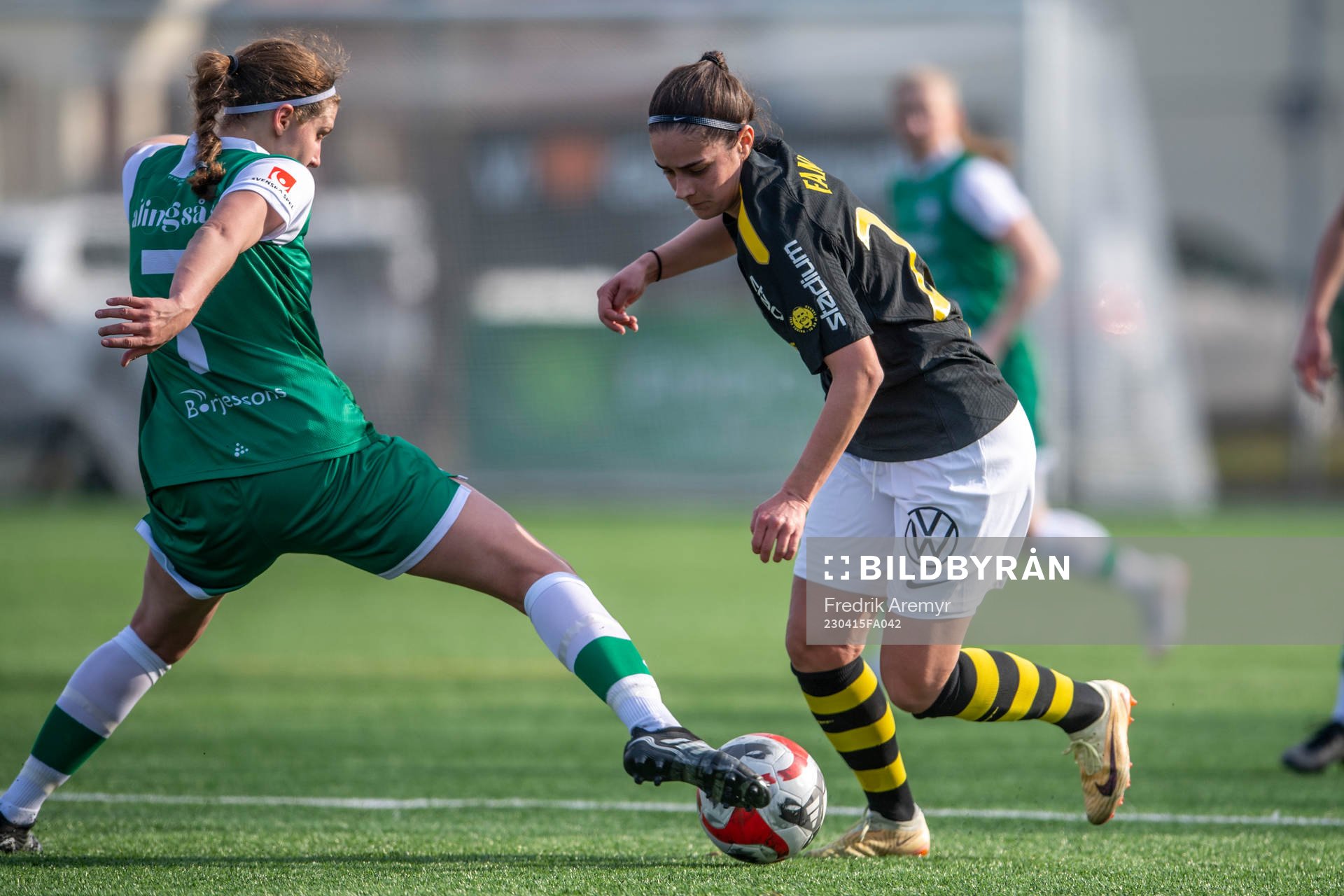 Alingsås Tove Lorén och AIKs Daniella Famili