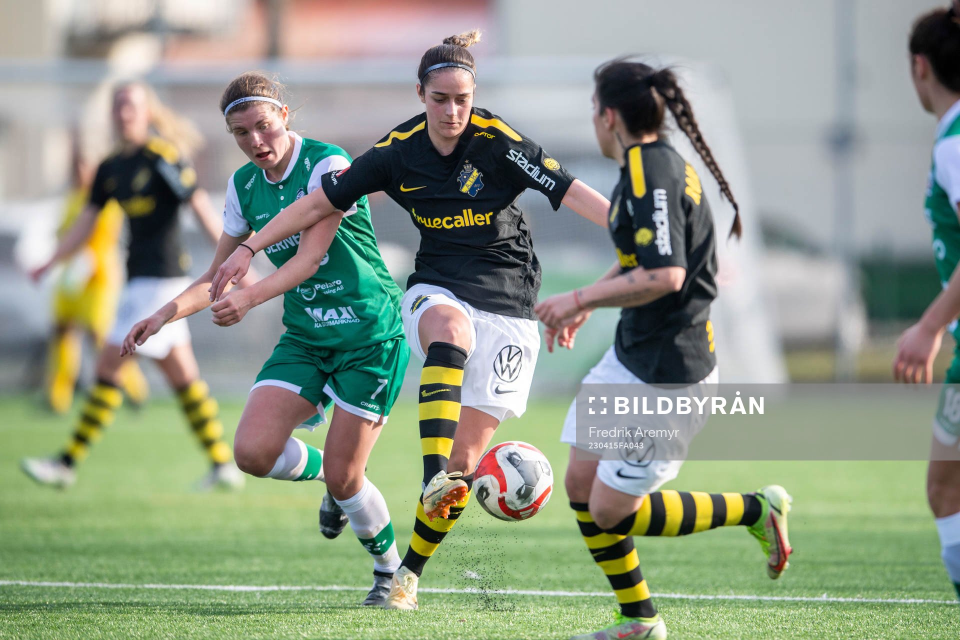 Alingsås Tove Lorén och AIKs Daniella Famili