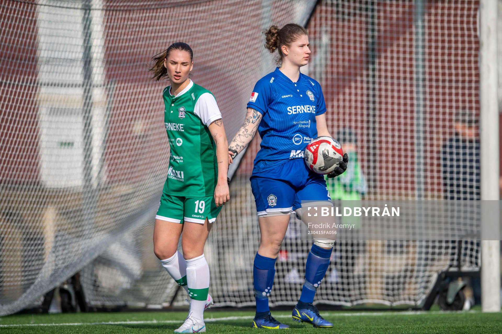 Alingsås Ebba Ranieli och målvakt Tea Olin