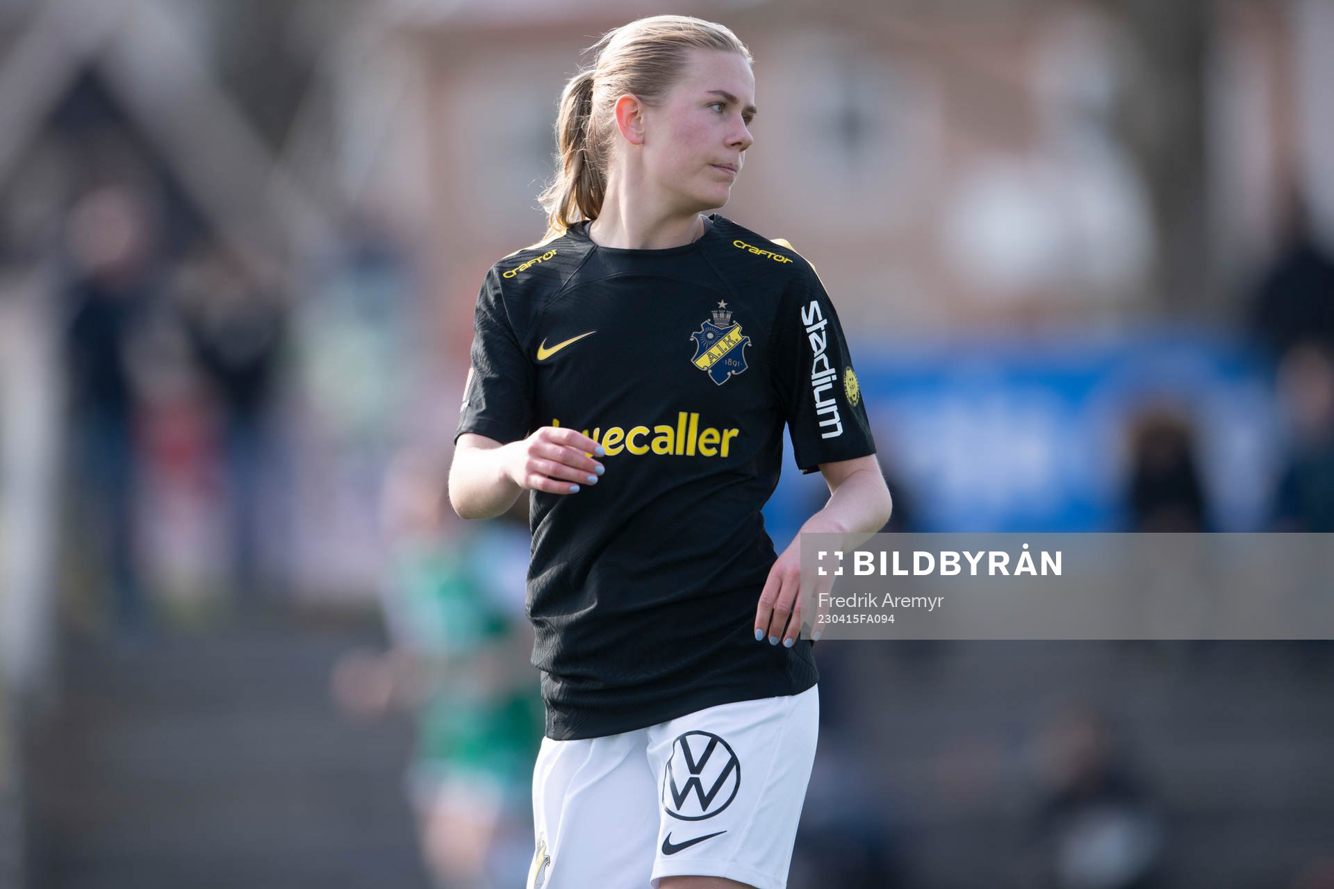 AIKs Olivia Lindstedt under fotbollsmatchen i Elitettan mellan Alingsås och AIK den 15 april 2023 i Alingsås. 
