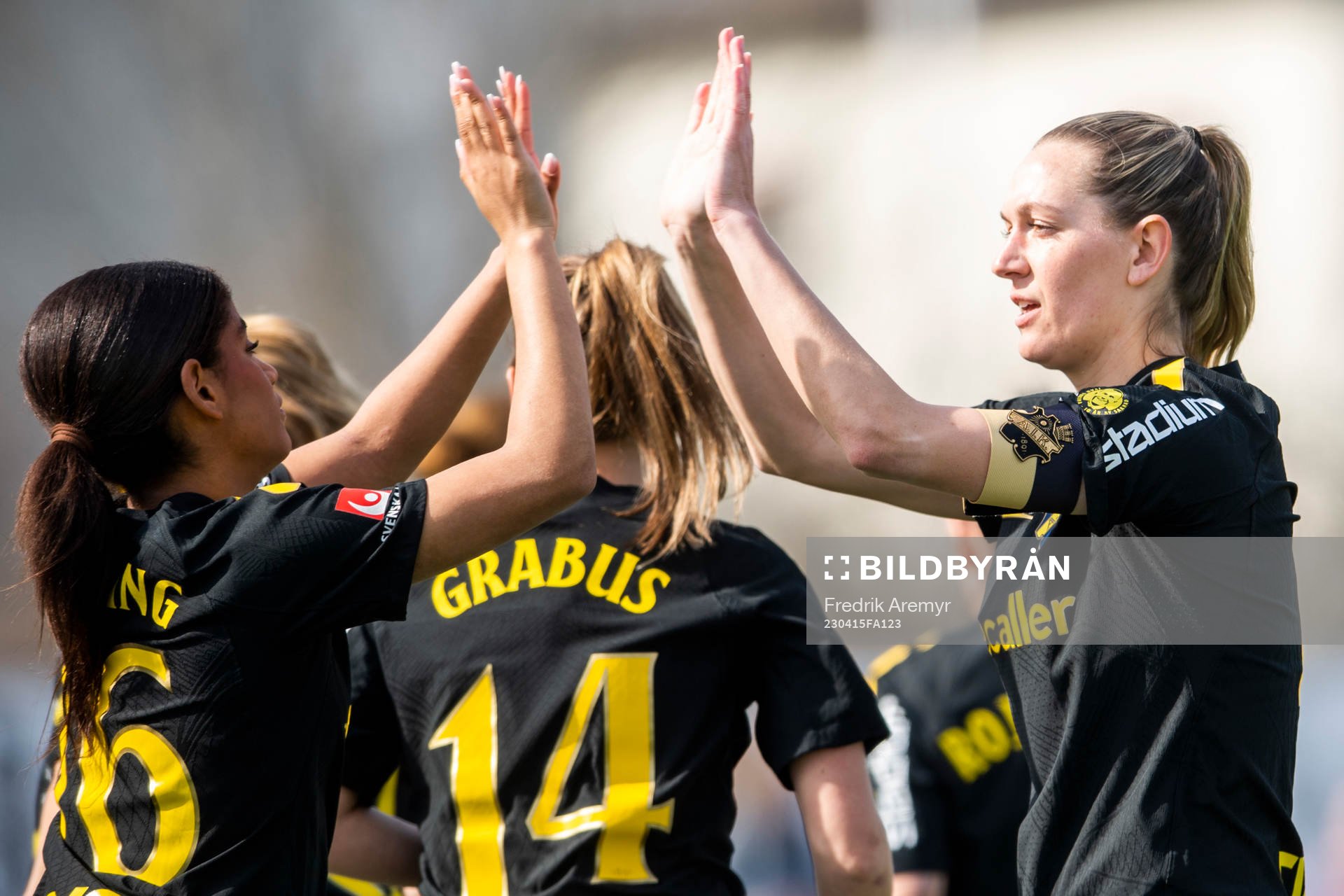 AIKs Mercy Sabuni Söderling och Jennie Nordin