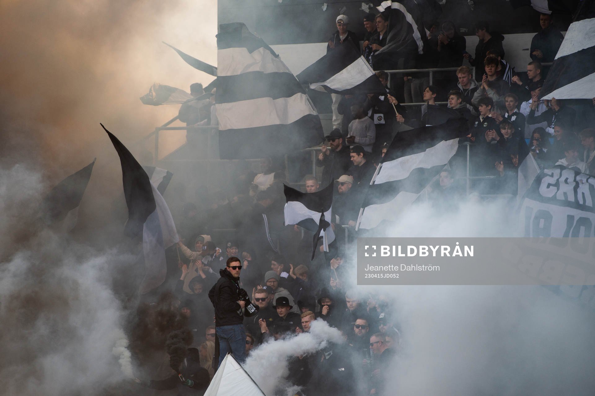 Örebros supportar innan fotbollsmatchen i Superettan