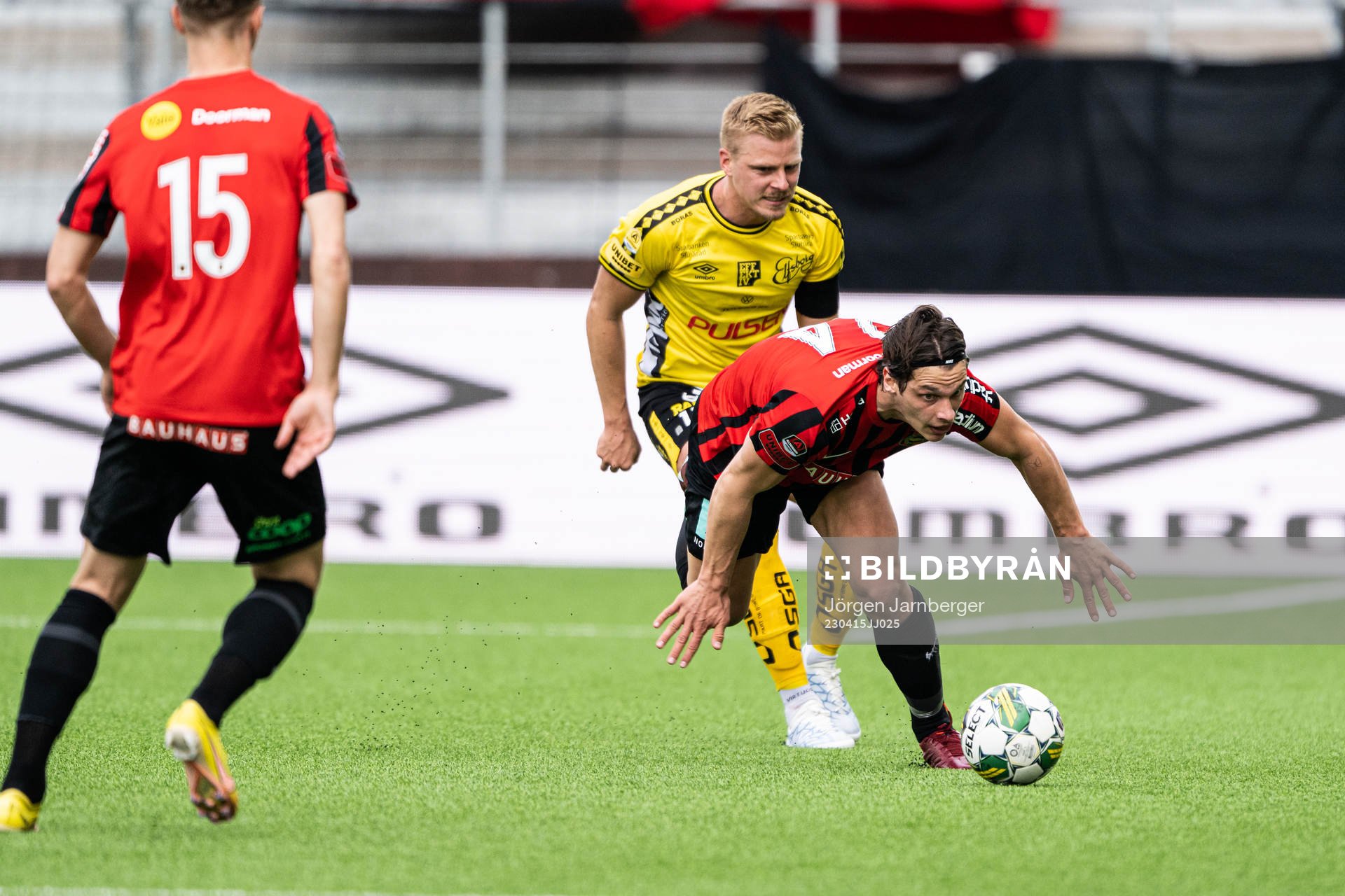Elfsborgs Per Frick och Brommapojkarnas Kevin Ackermann