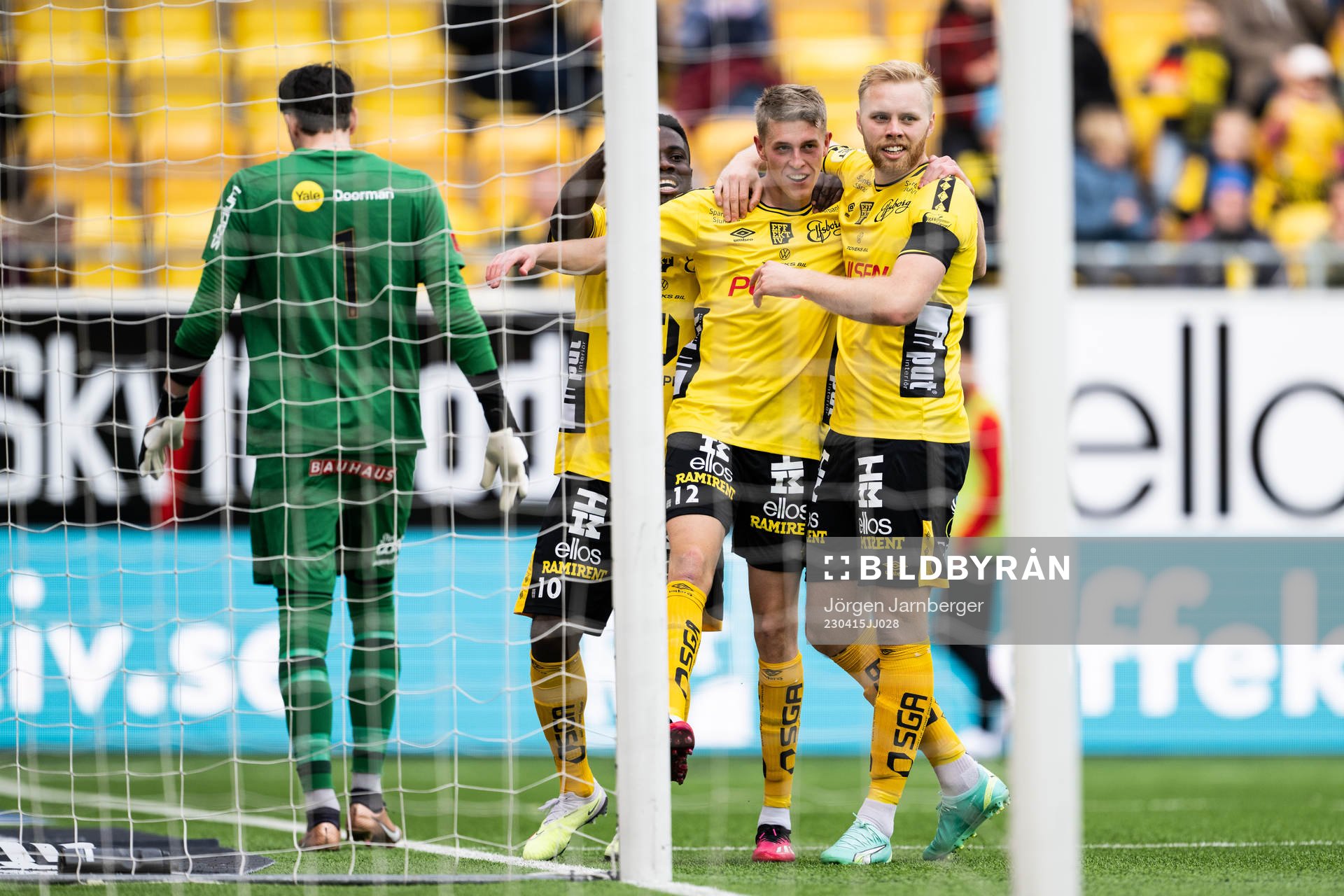Elfsborgs Alexander Bernhardsson och Michael Baidoo jublar