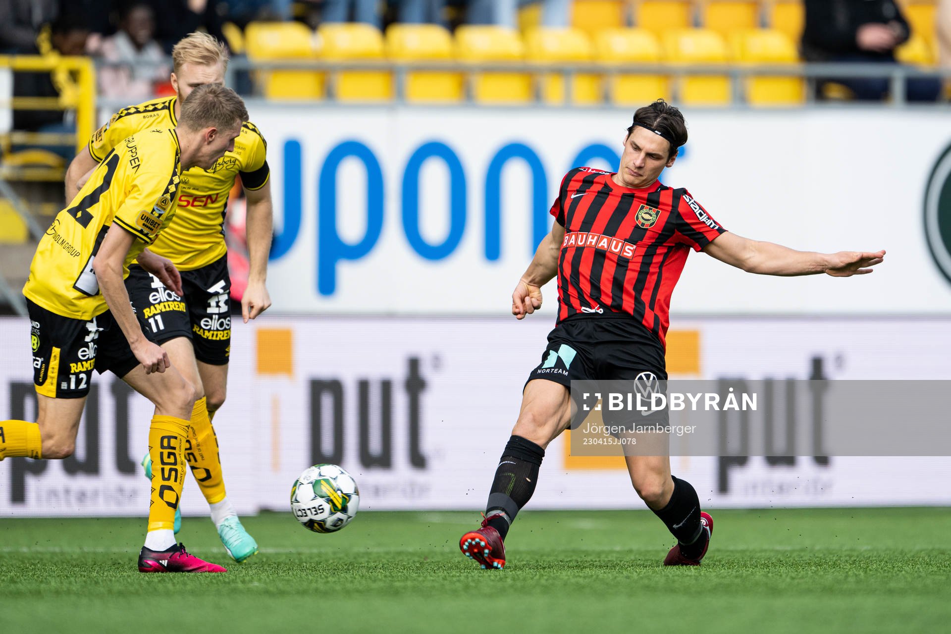 Brommapojkarnas Kevin Ackermann under fotbollsmatchen i Allsvenskan mellan Elfsborg och Brommapojkarna den 15 april 2023 i Borås.