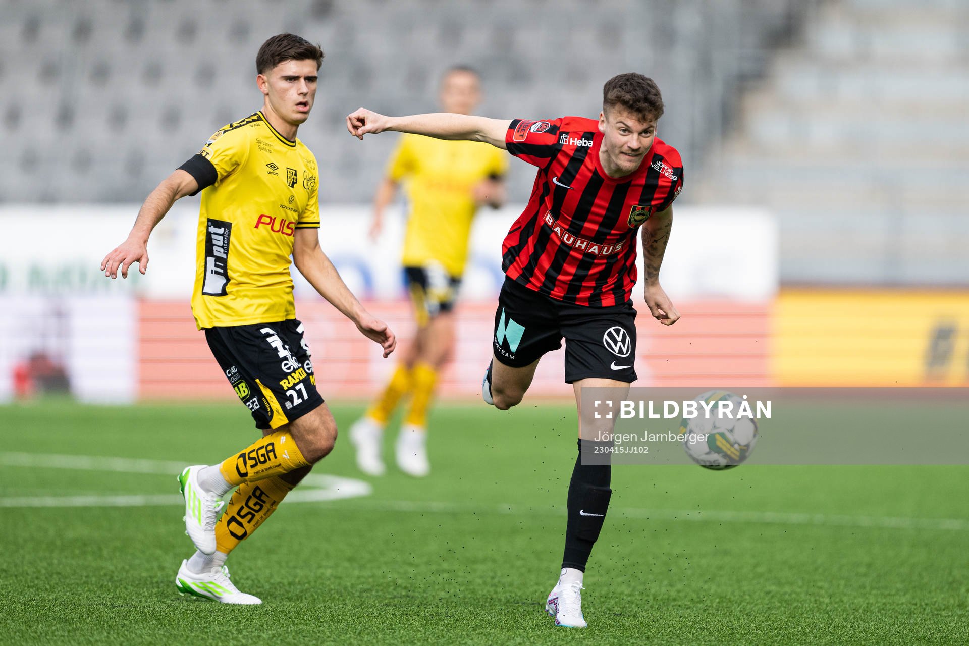 Elfsborgs Besfort Zeneli och Brommapojkarnas Samuel Kroon