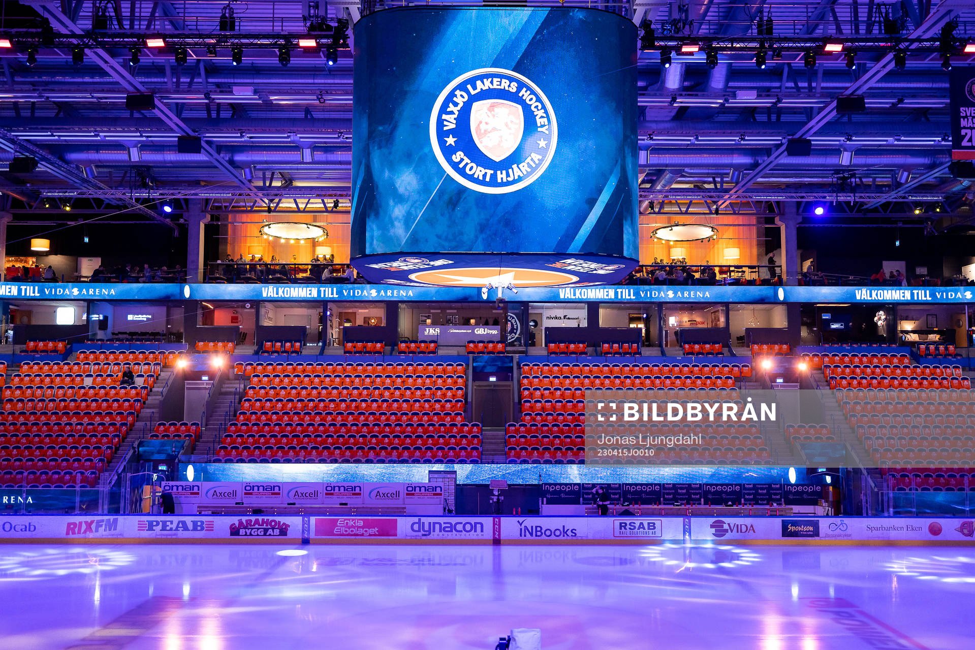 T-shirts på alla sittplatser före final ett i SHL mellan