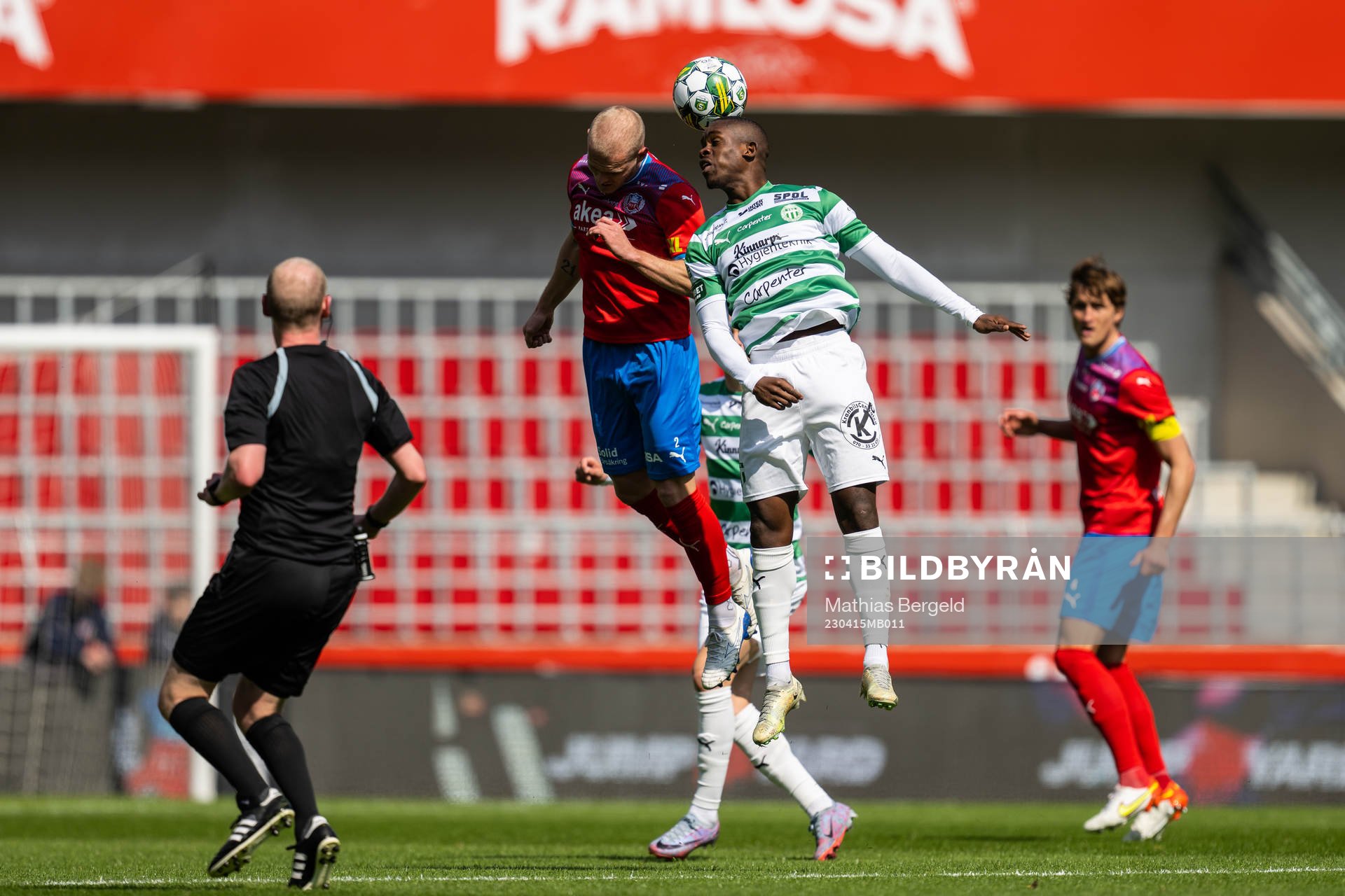 Helsingborgs Philip Rejnhold och Västerås SKs Jaheem Burke