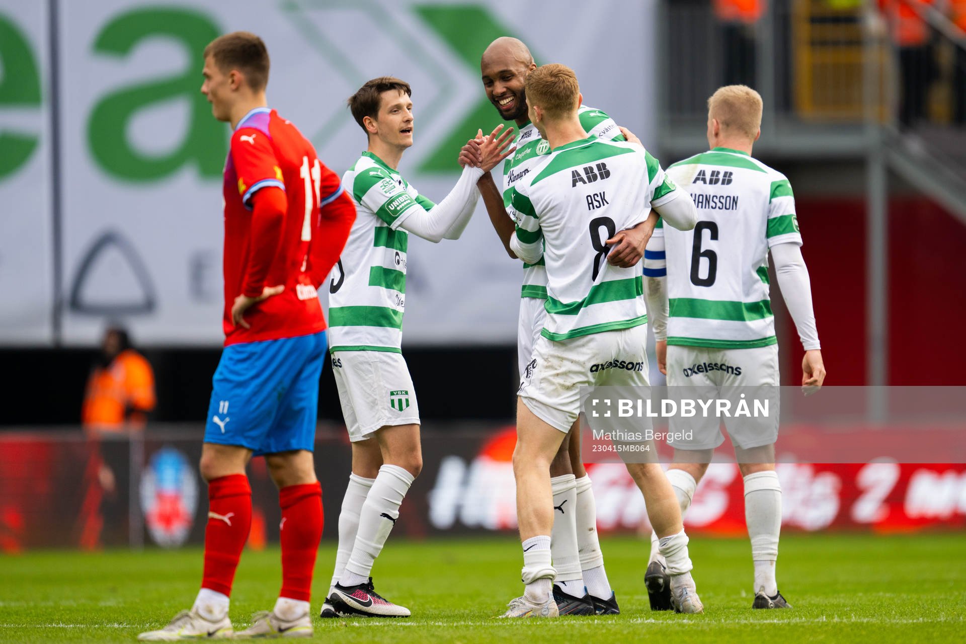 Olle Edlund, Daniel Ask och Jabir Abdihakim Ali jublar