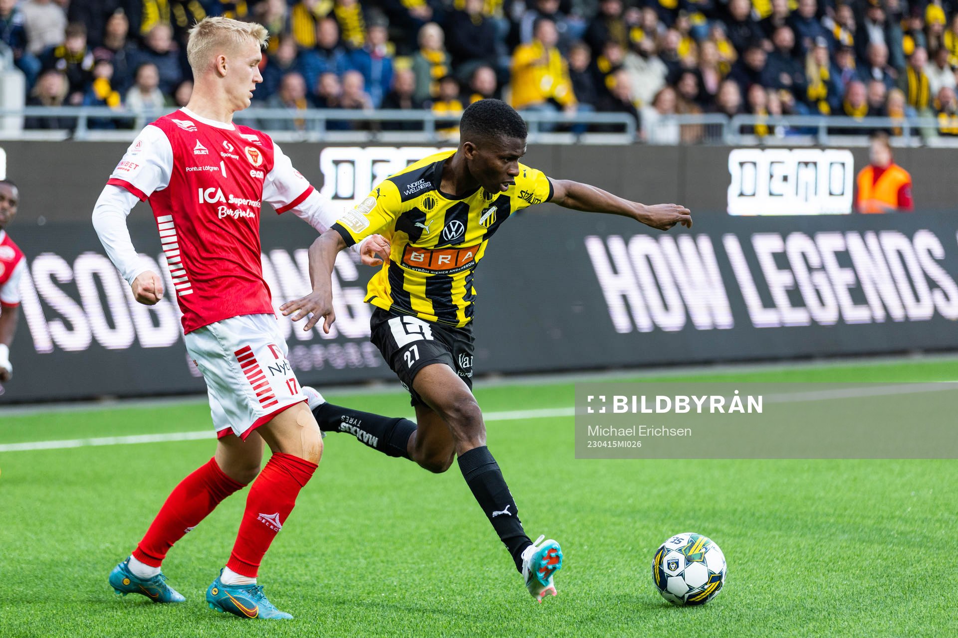 Kalmars Carl Gustafsson och Häckens Akoua Romeo Amane