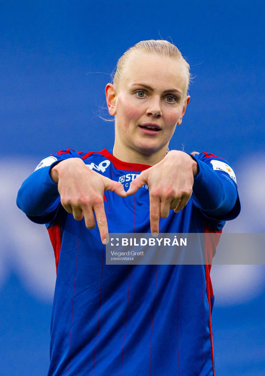 Karina Sævik of Vålerenga celebrates