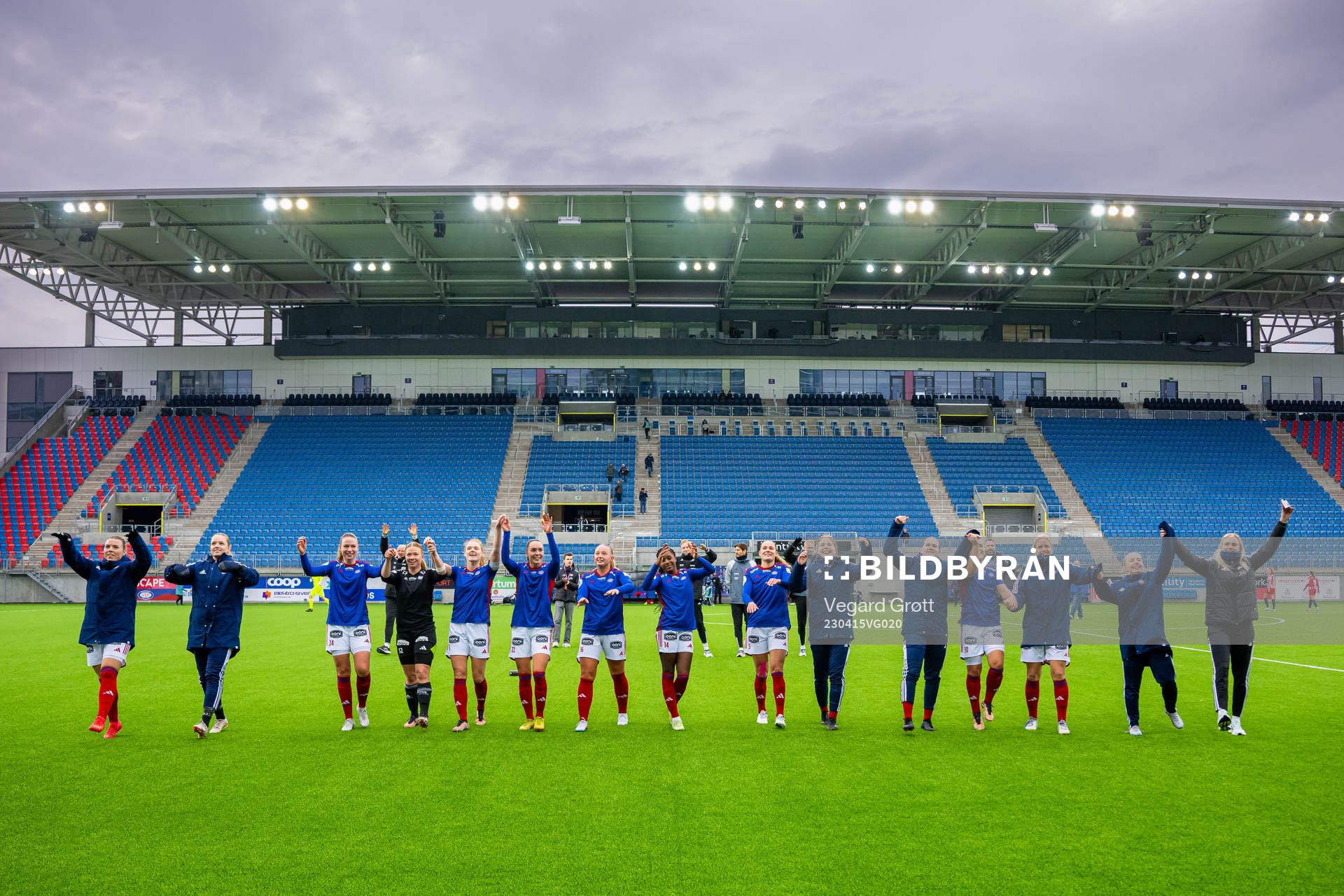 Mawa Sesay, Andrine Tomter and players of Vålerenga