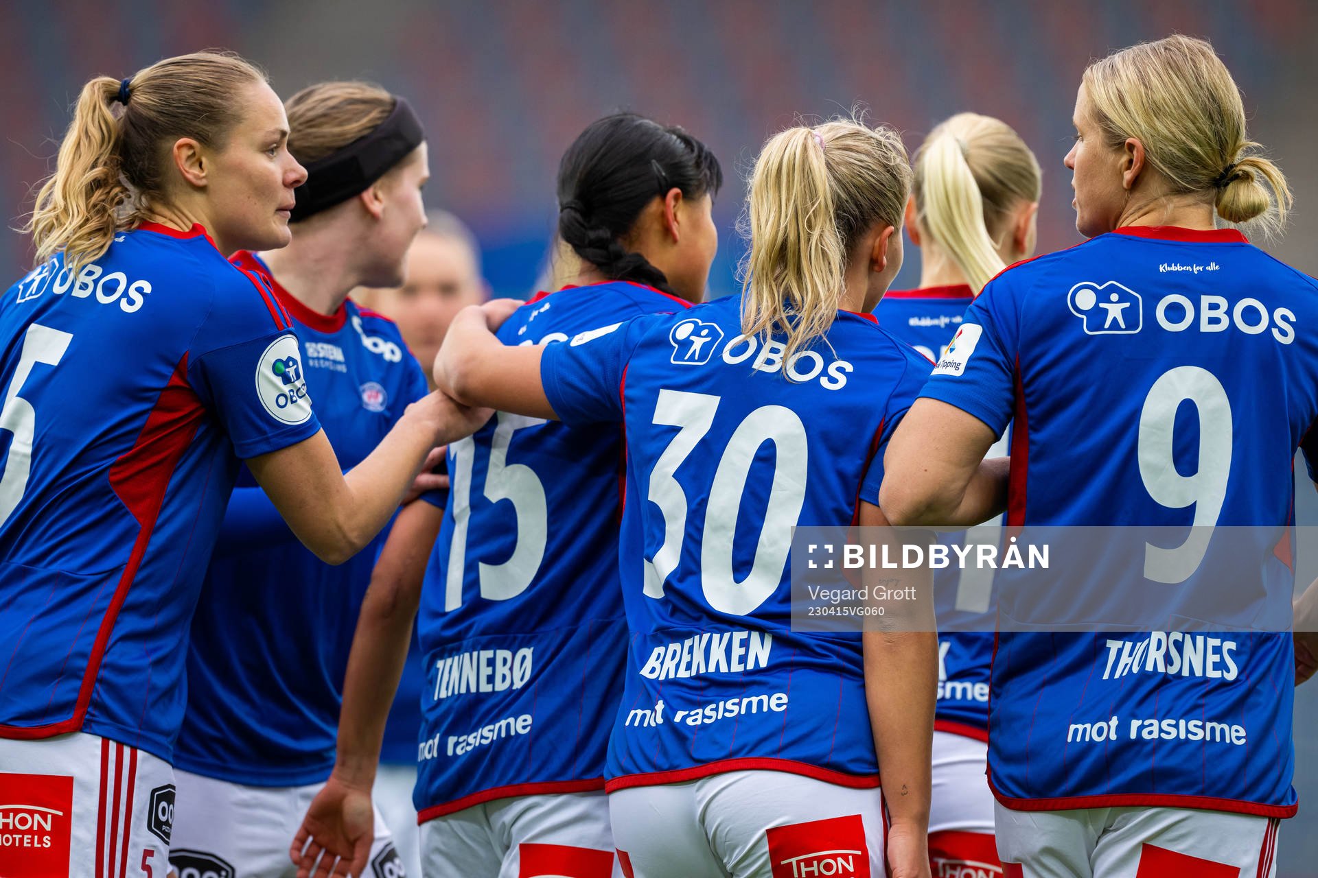 Ylinn Tennebø of Vålerenga celebrates with Stine Brekken