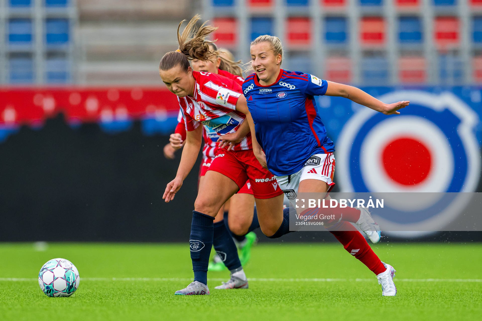 Cille Nilsen of Avaldsnes and Stine Brekken of Vålerenga